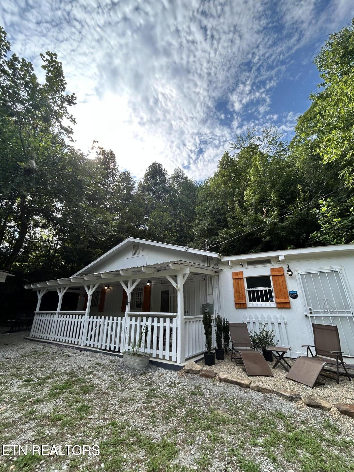 222 Stinking Creek Rd — photo