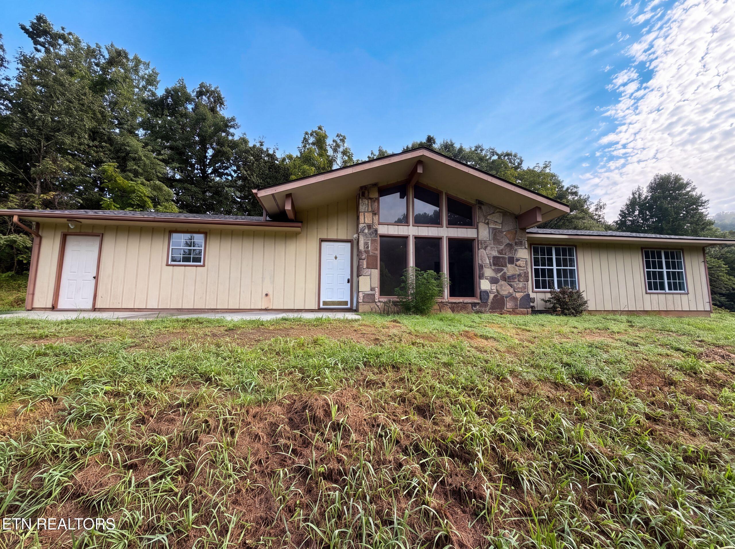 1430 Hawk Lane — photo