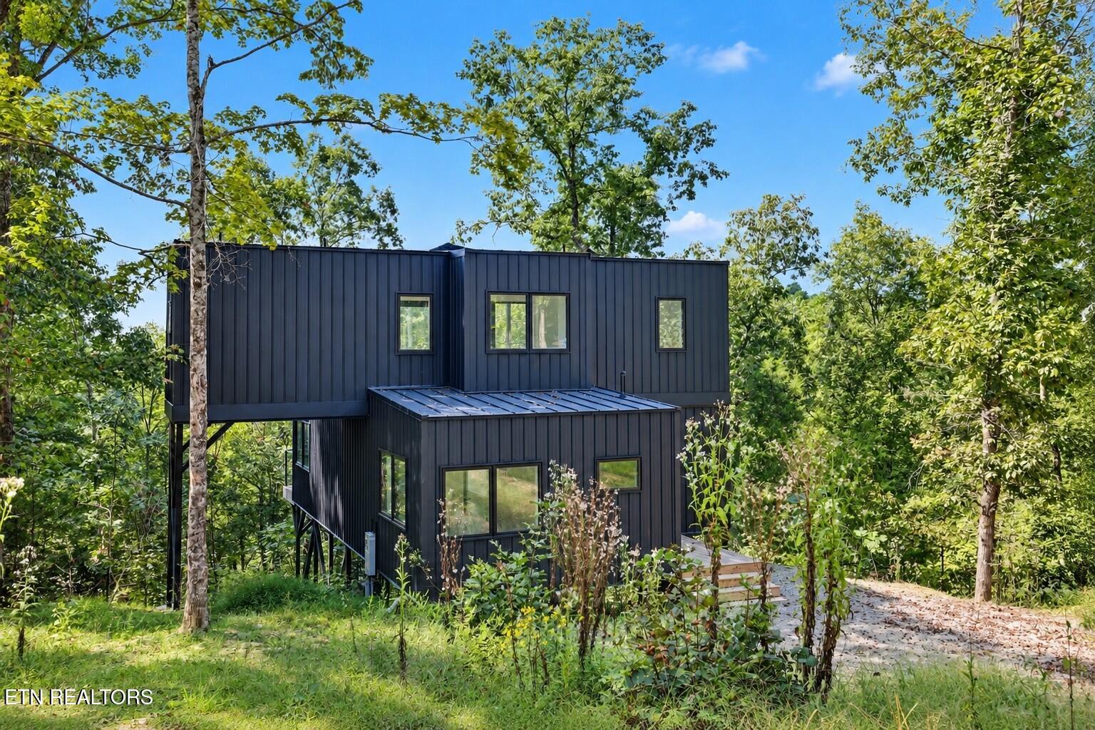 551 Soft Ridge Rd — photo