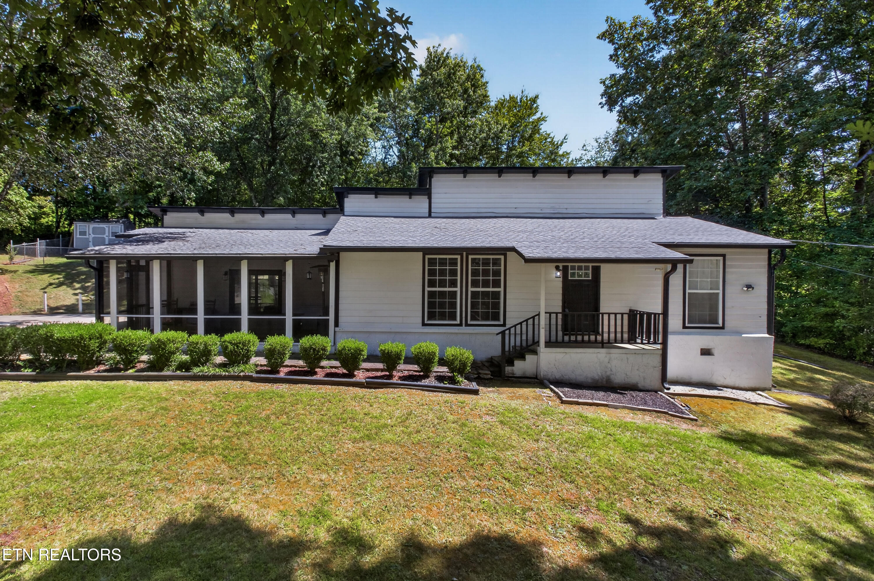 718 Hathburn Drive — photo