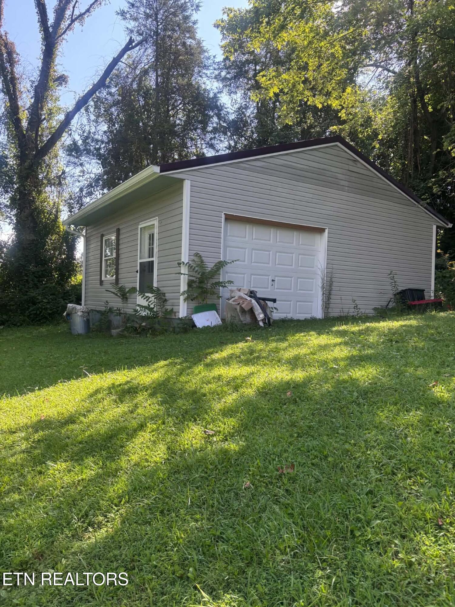 501 Back Valley Rd, Speedwell, TN 37870