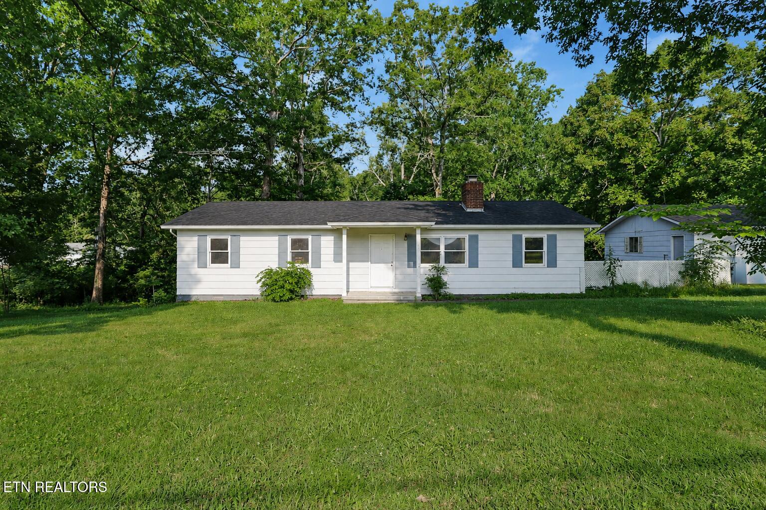682 Dunbar Rd — photo