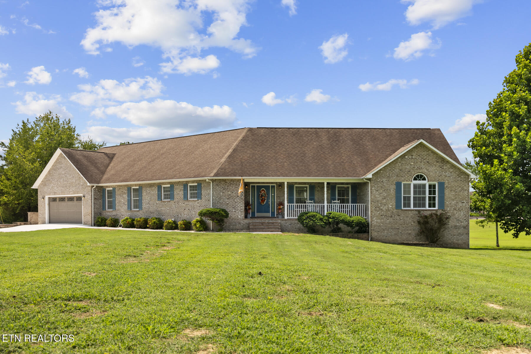 220 Sherman Circle — photo