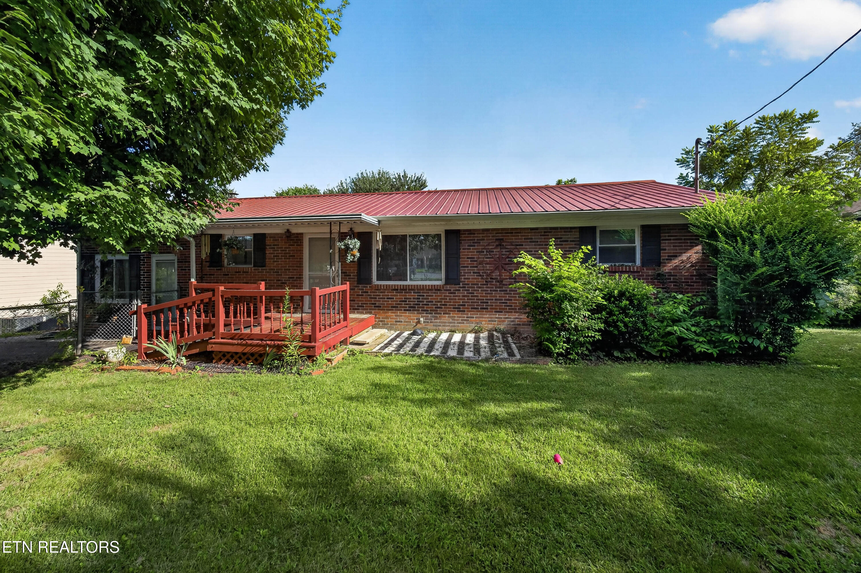 2709 Highway 11-E W — photo