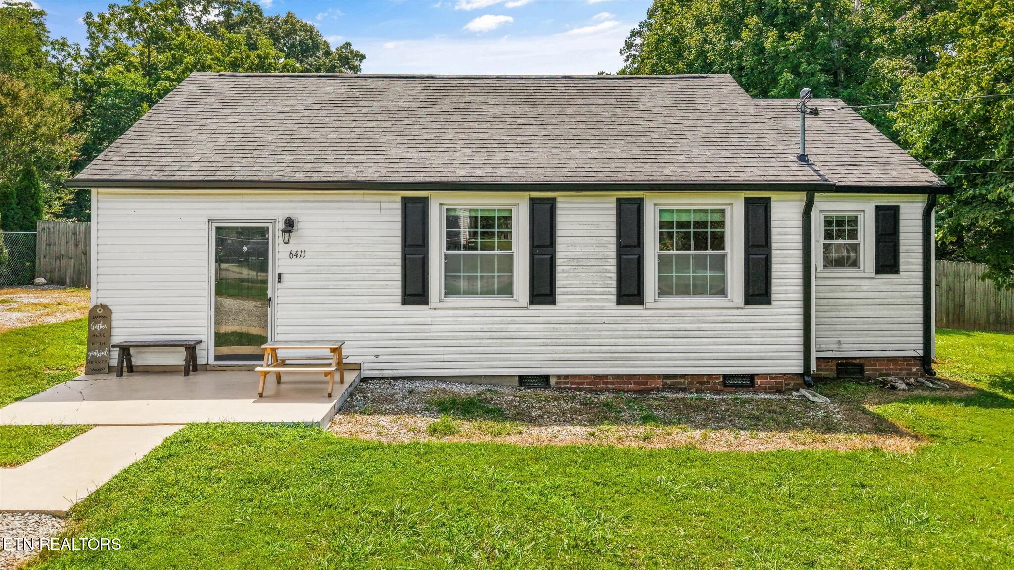 6411 Bob Varner Rd — photo