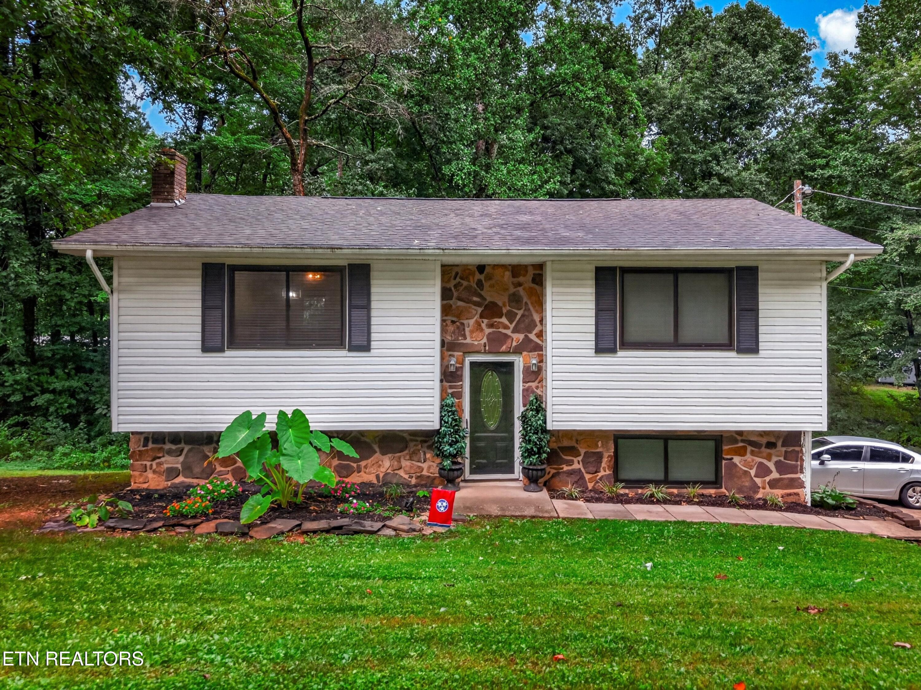 464 Norris Drive — photo