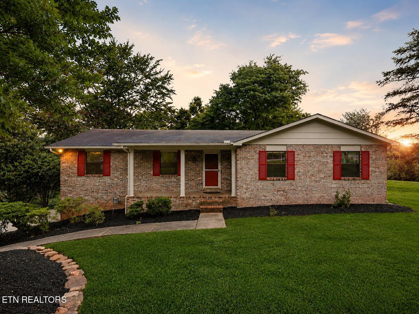 1420 Buxton Drive — photo