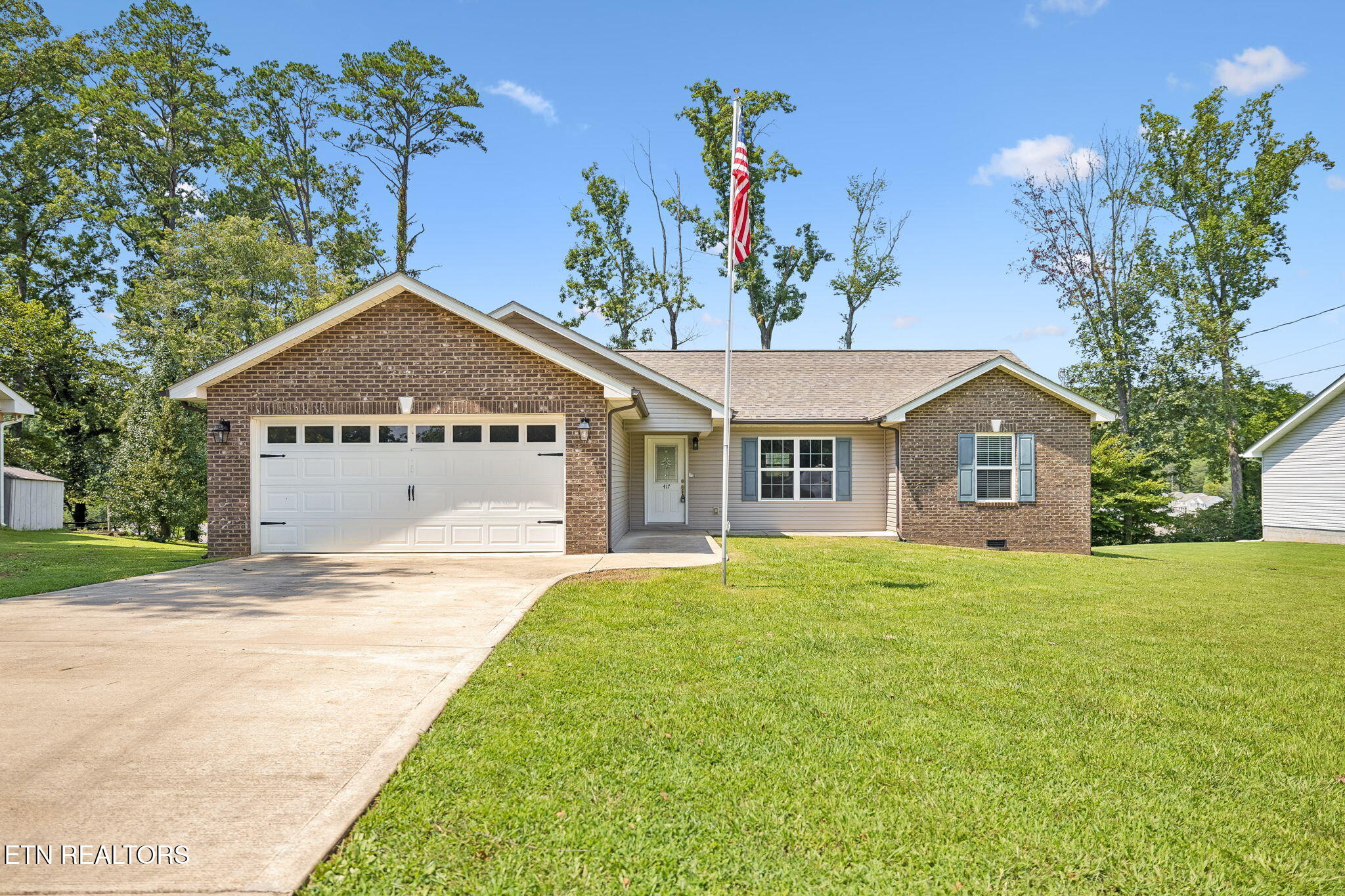 417 Highland View Drive — photo