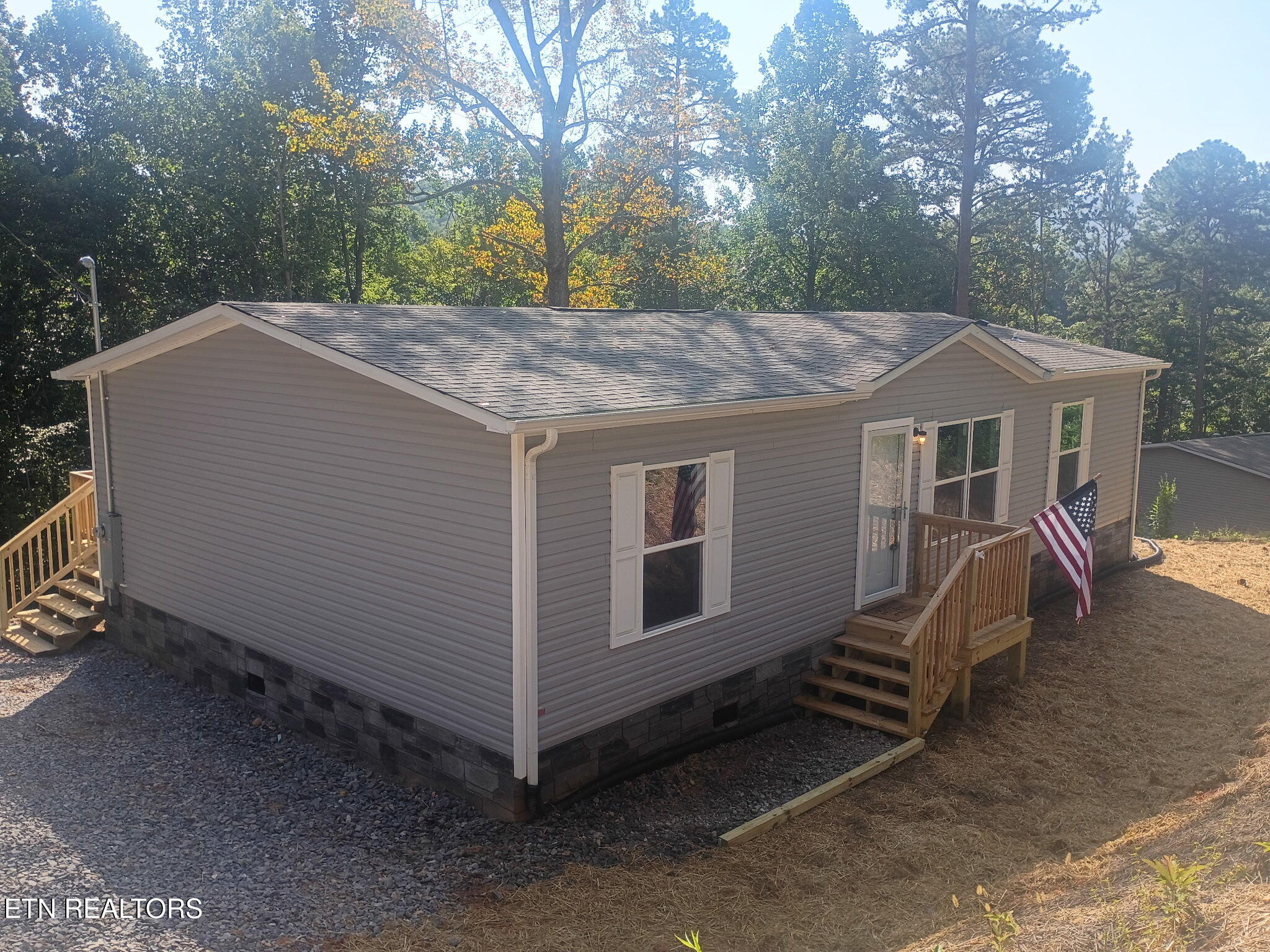 365 Michaels Way — photo