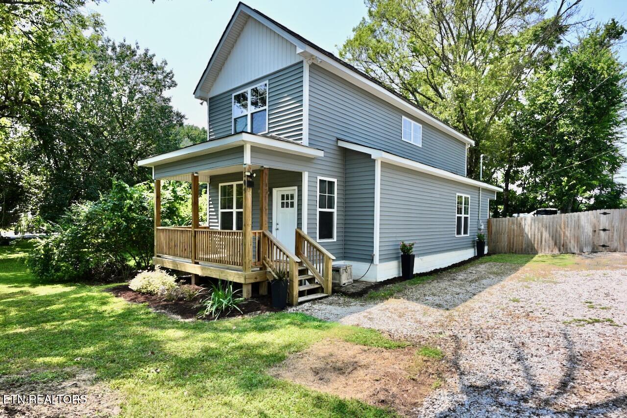 209 W Moody Ave — photo