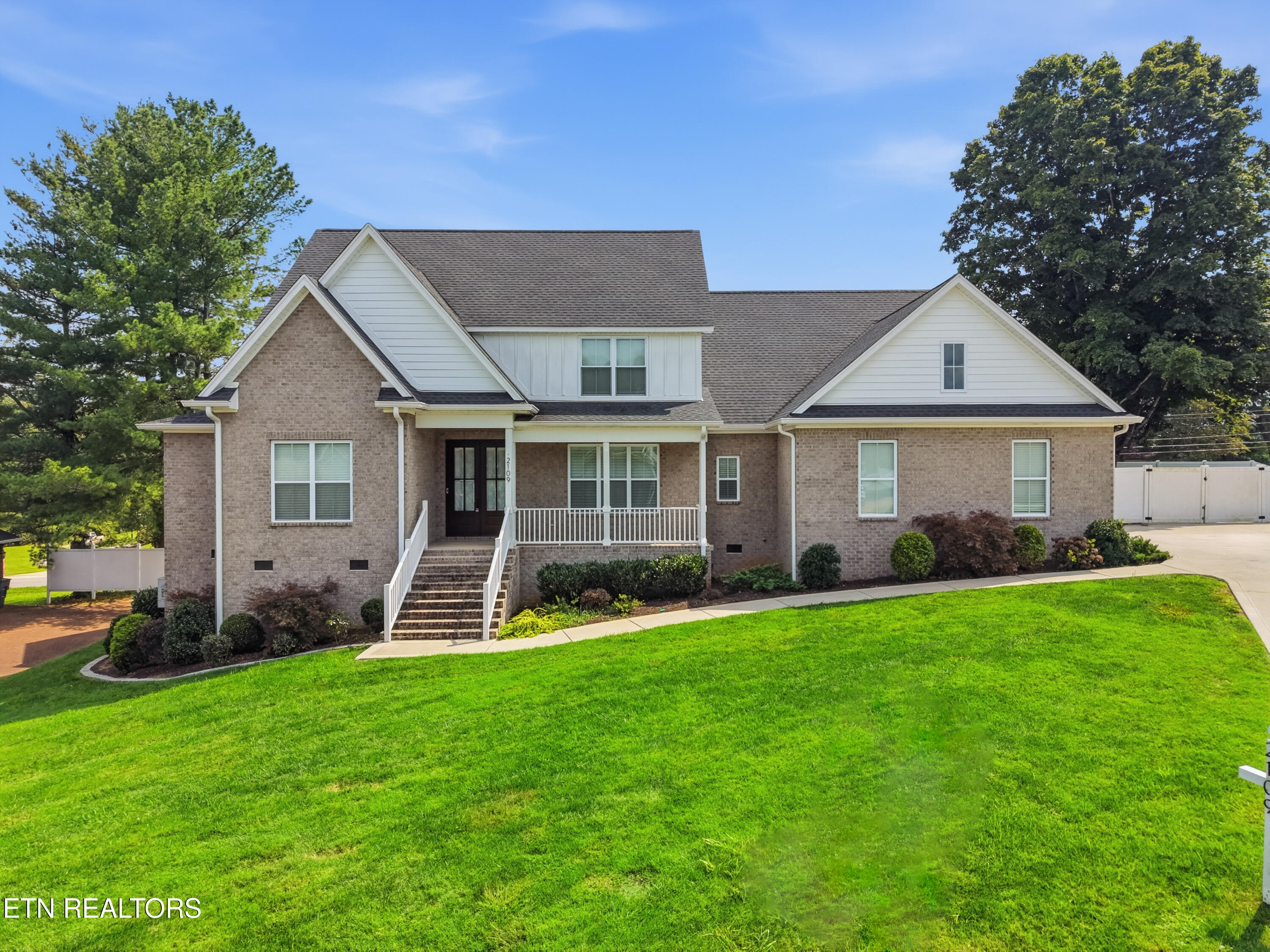 2109 Boxwood Lane — photo