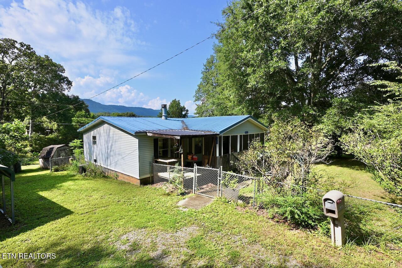 2030 Six Mile Rd — photo
