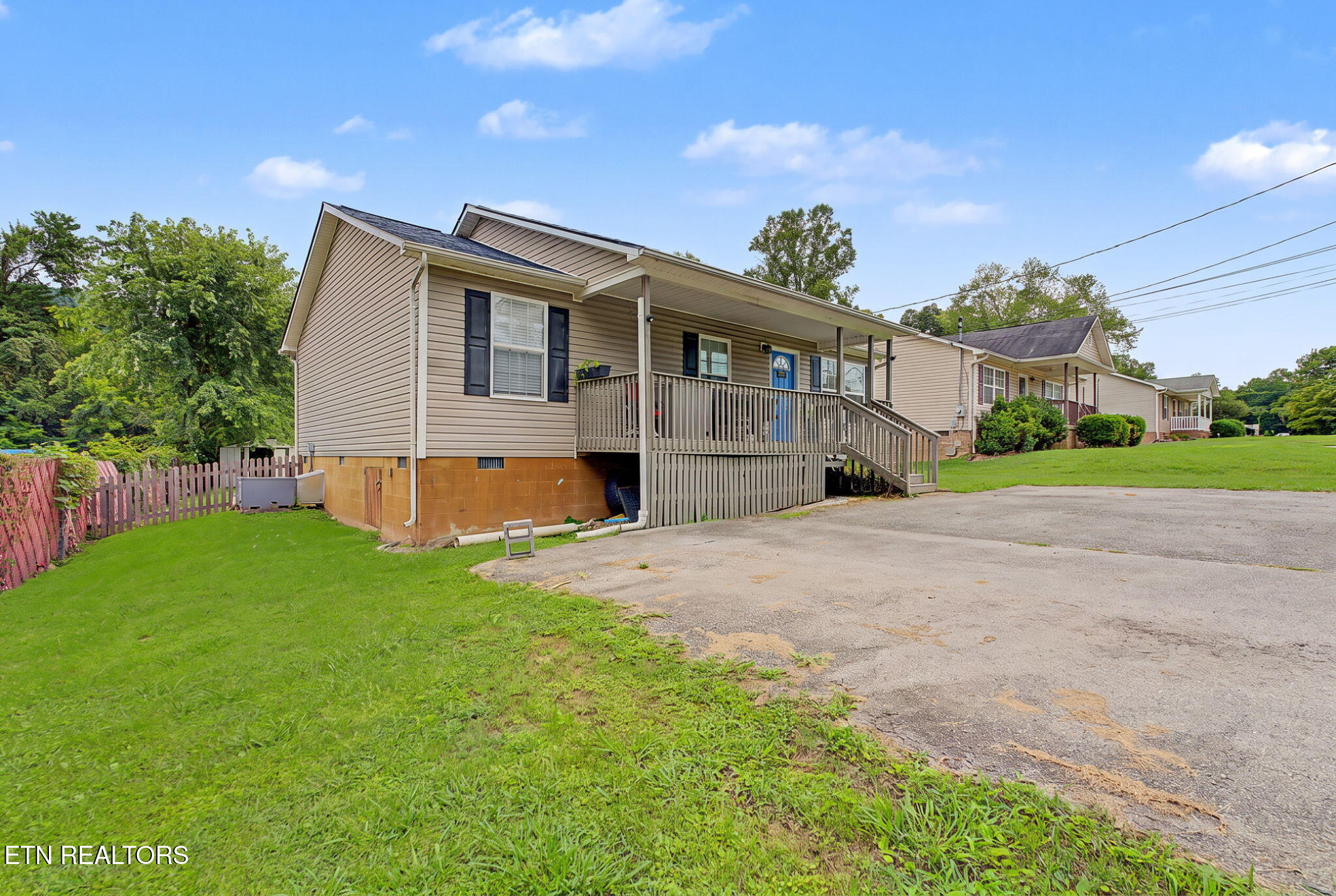 3910 Oakland Drive — photo