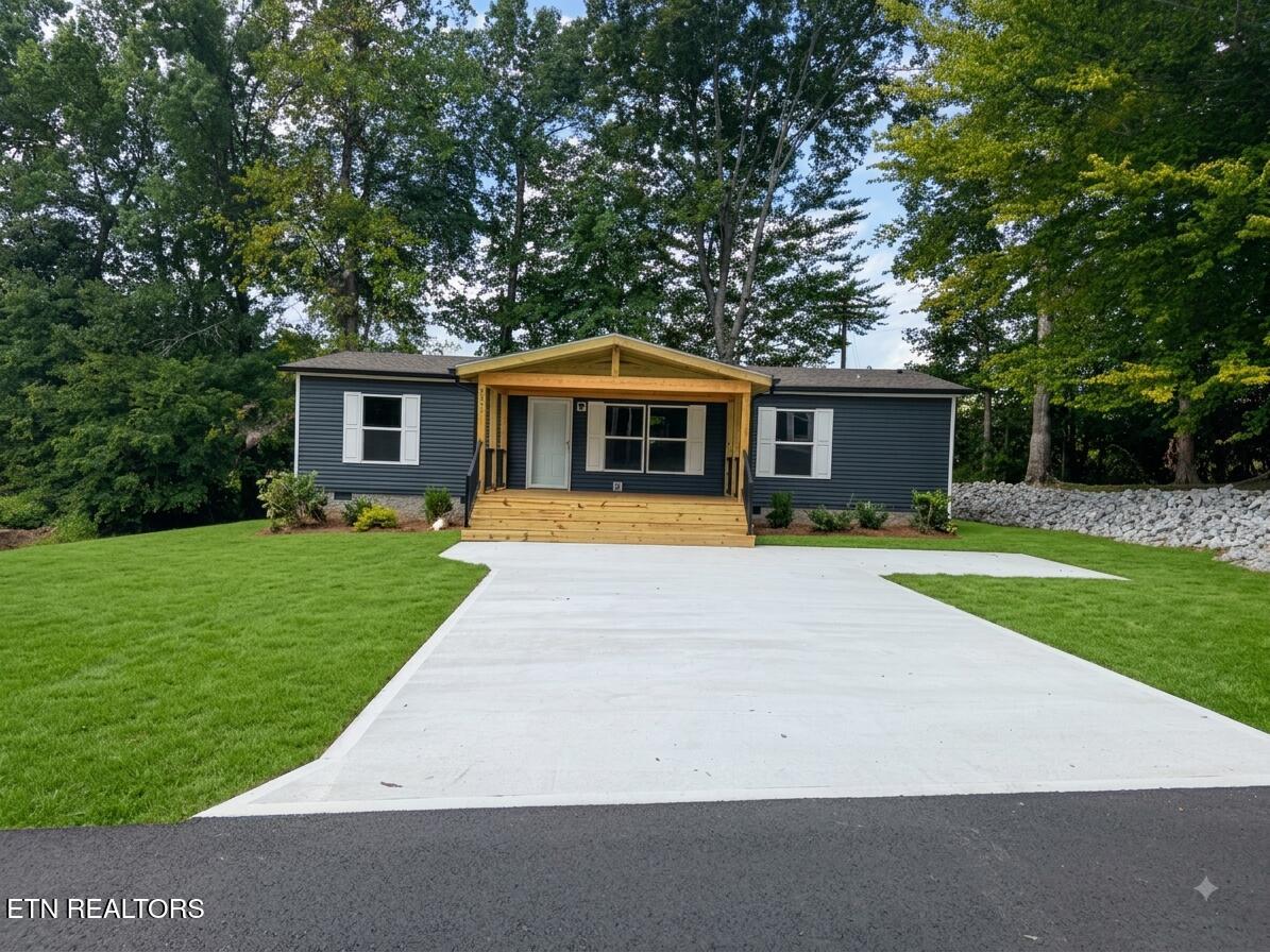 135 Edgewood Blvd — photo