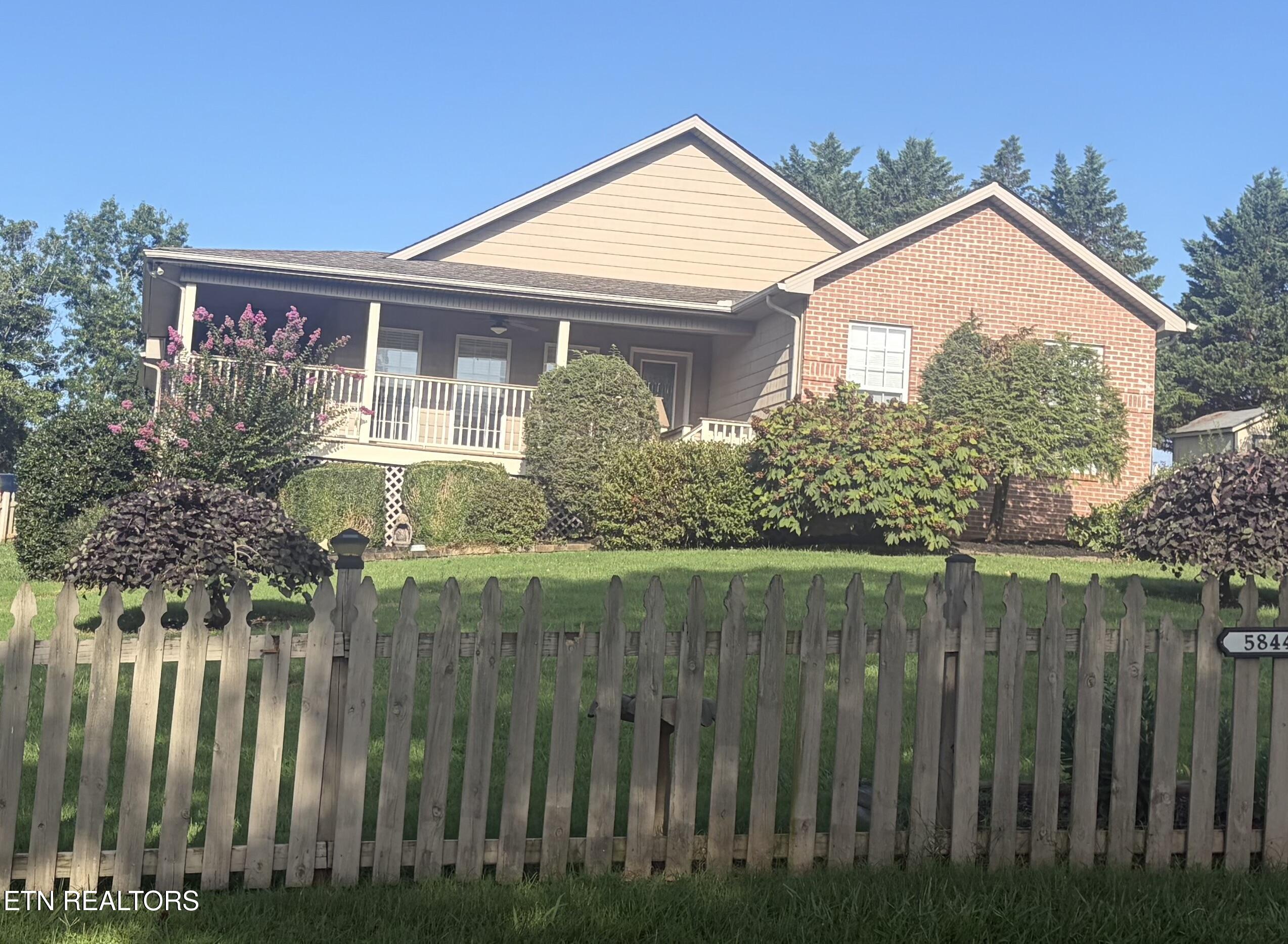 5844 Hutton Ridge Rd — photo