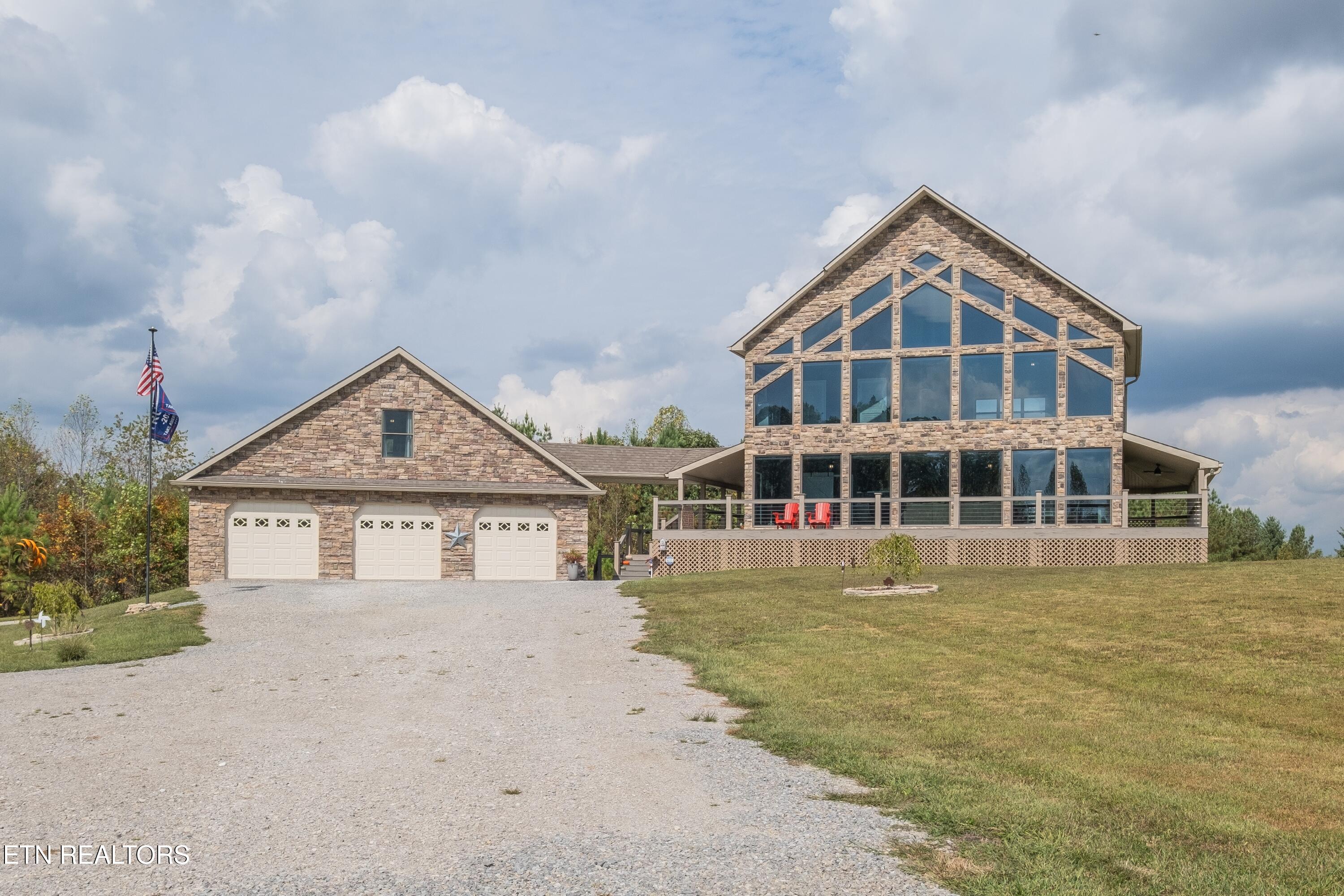 4700 Honey Creek Loop Rd — photo