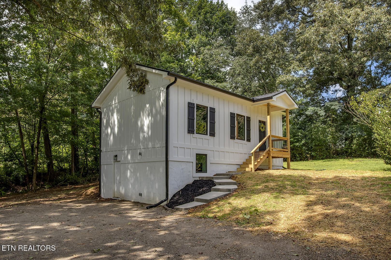 329 Old Emory Rd, Clinton, TN 37716 — photo 2