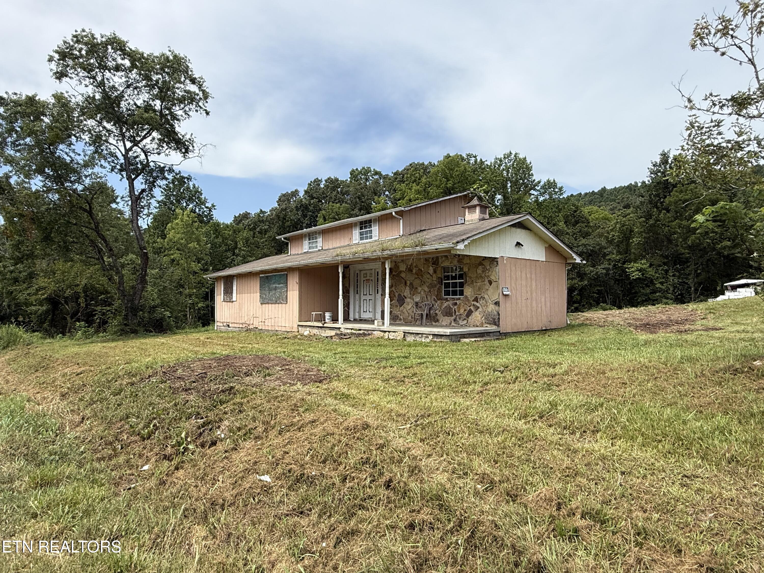 4915 E Raccoon Valley Drive — photo