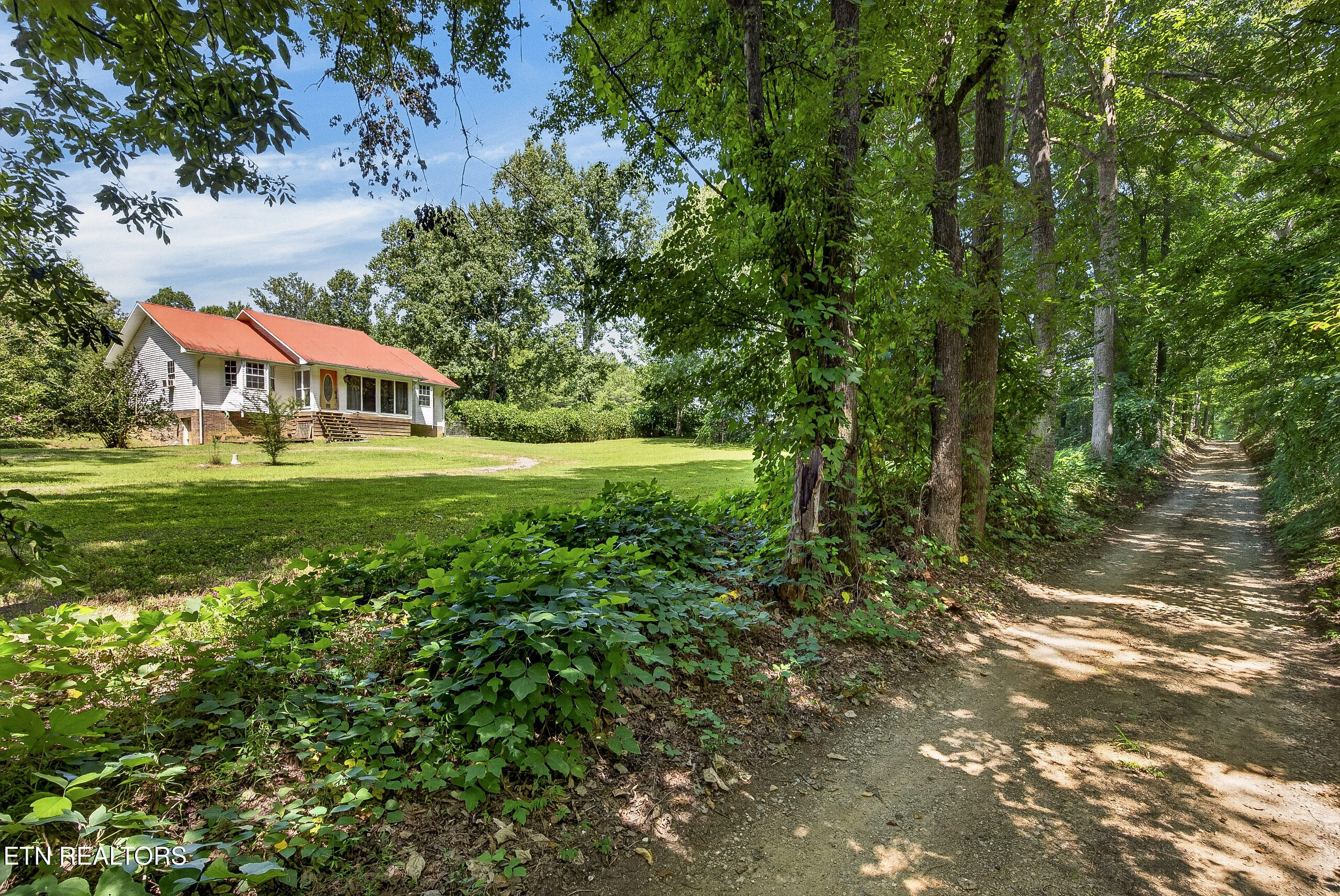 7220 Friendly Rd — photo