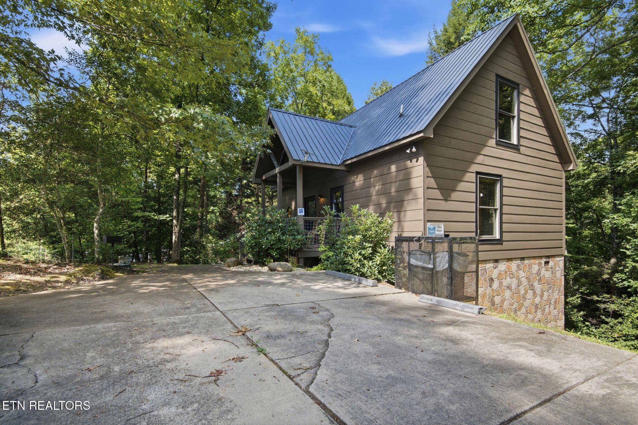 1712 Quail Hollow Way — photo
