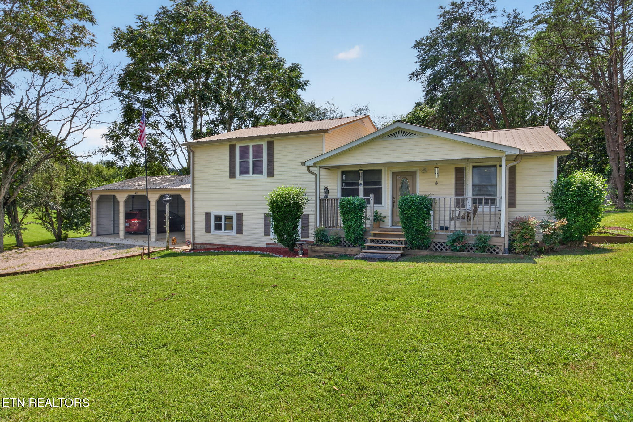 165 E Whitehall Rd — photo