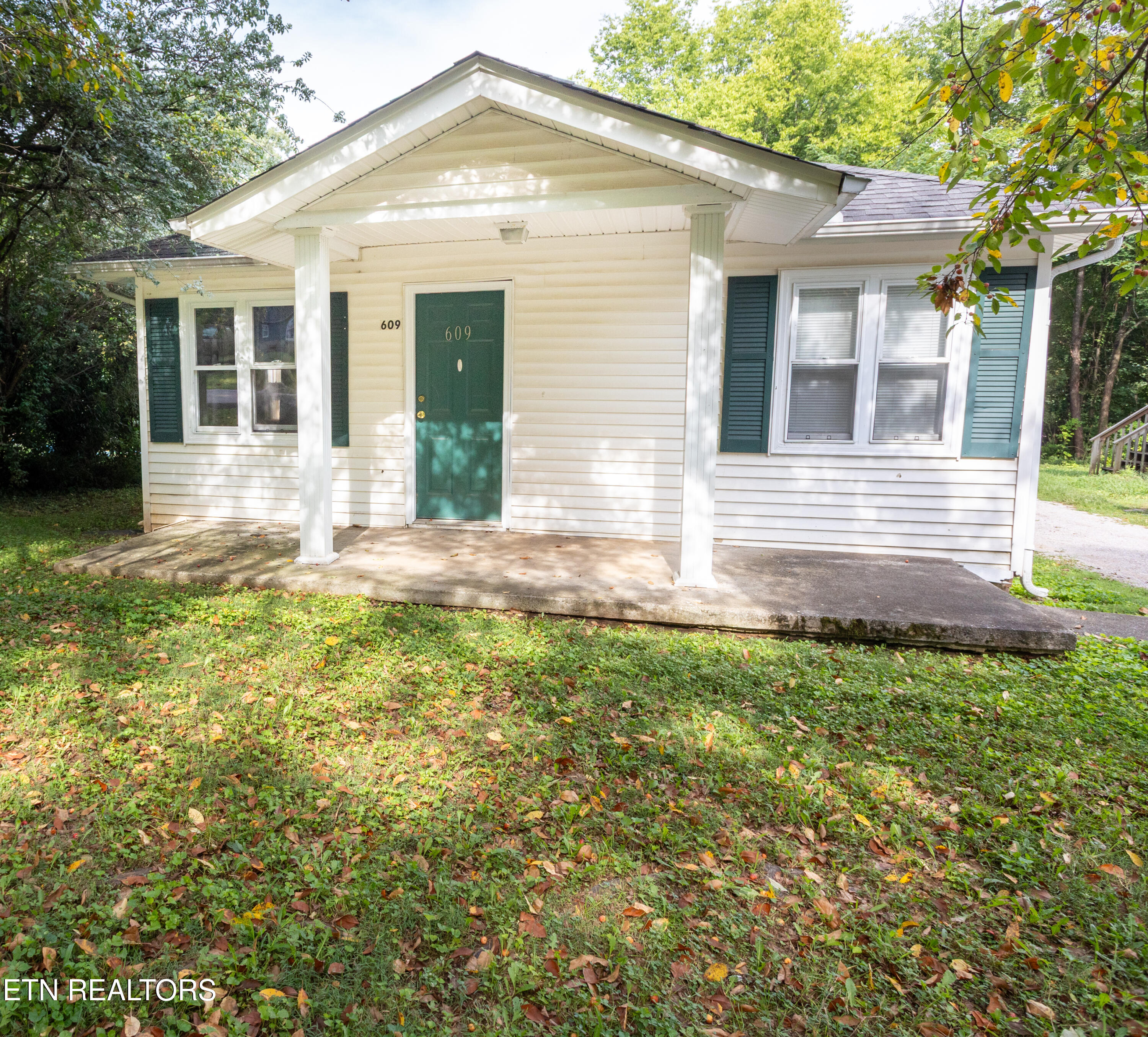 609 W Inskip Drive — photo