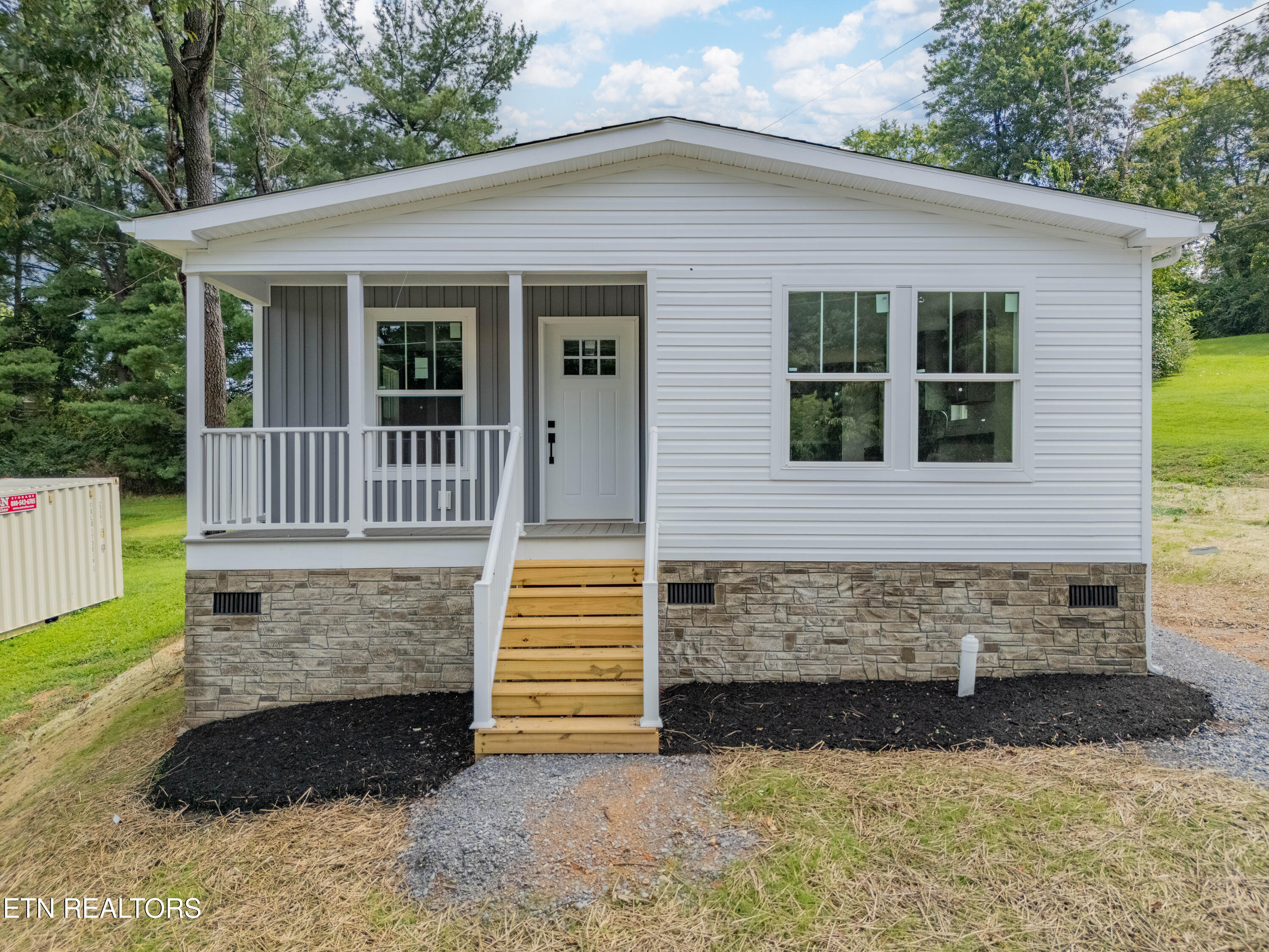 1813 Housley Circle — photo