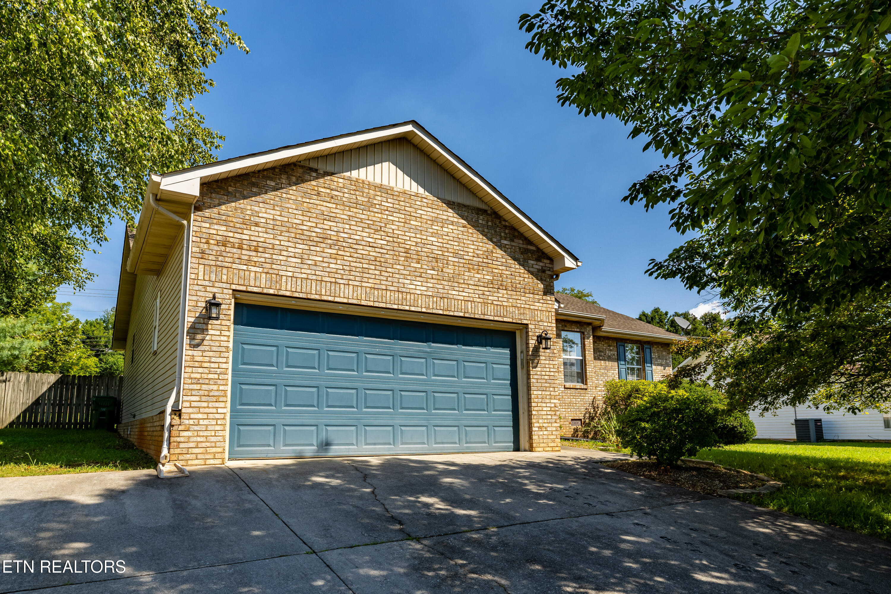 1126 Willow Creek Circle — photo