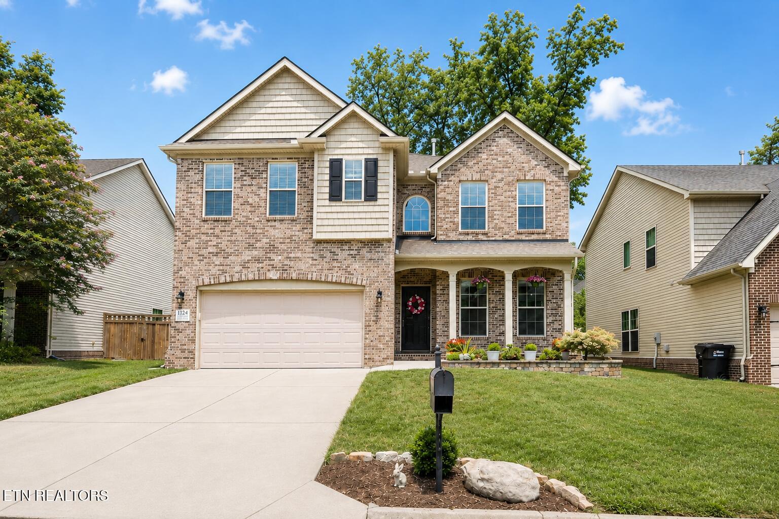 1124 Looking Glass Lane — photo