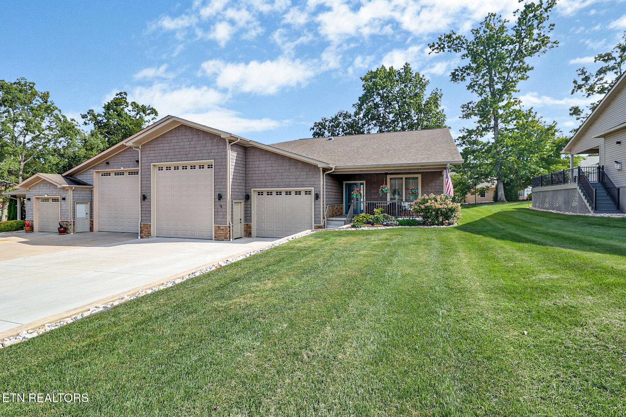 74 Hickory Circle — photo