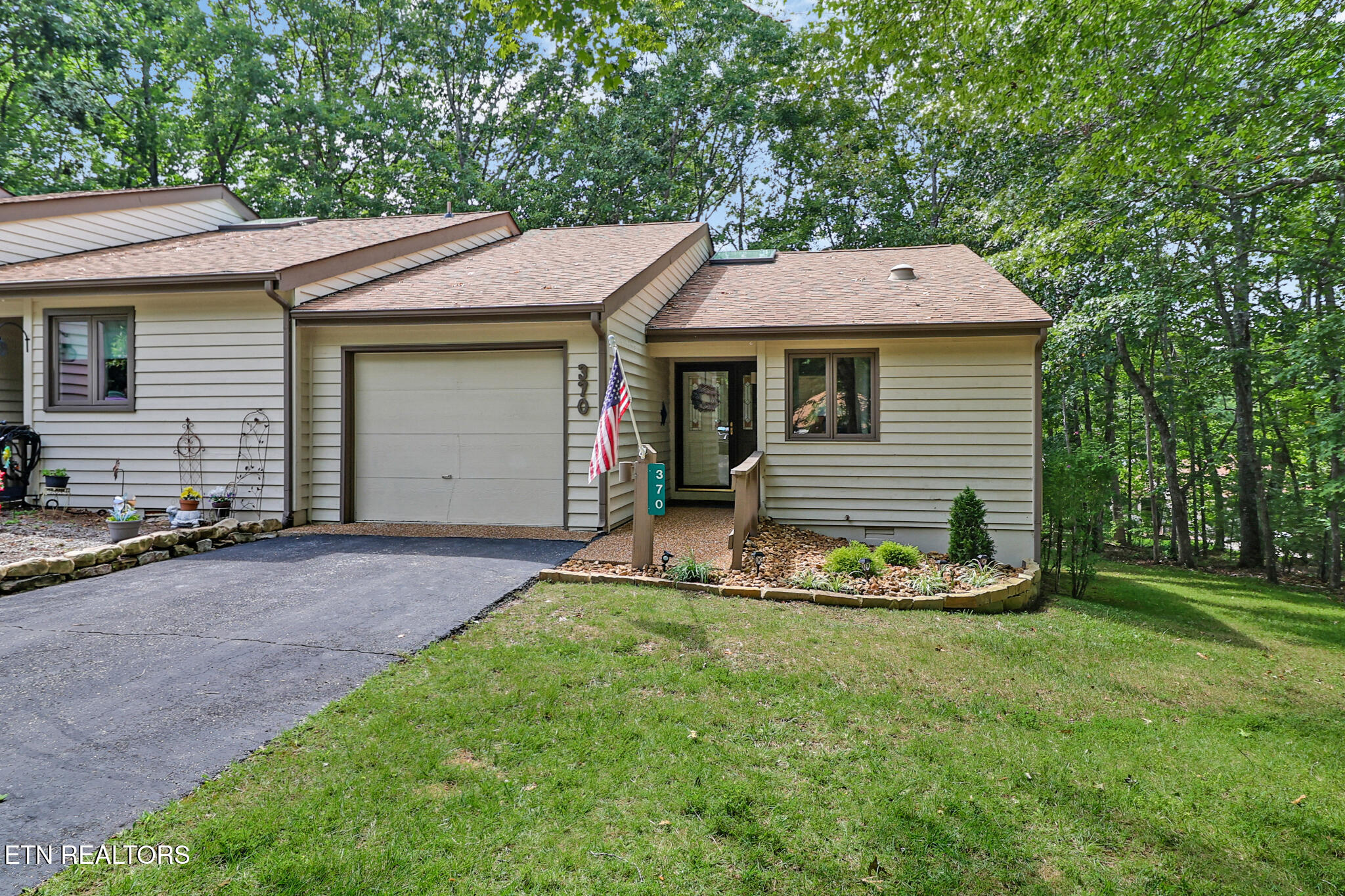 370 Lake Catherine Court — photo