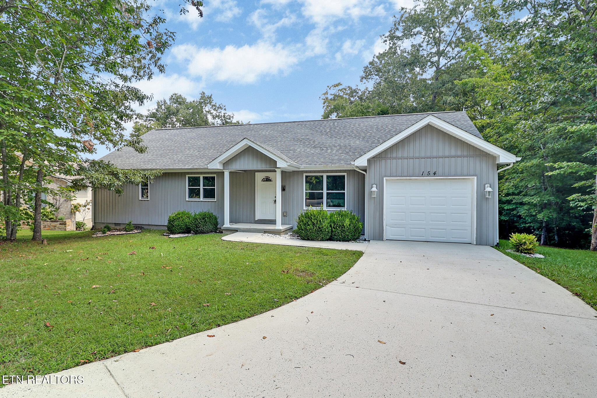 154 Hedgewood Point — photo