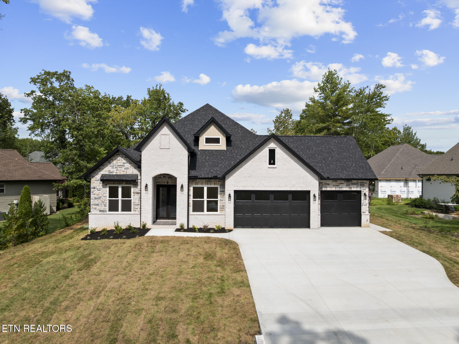 118 Hedgewood Point — photo