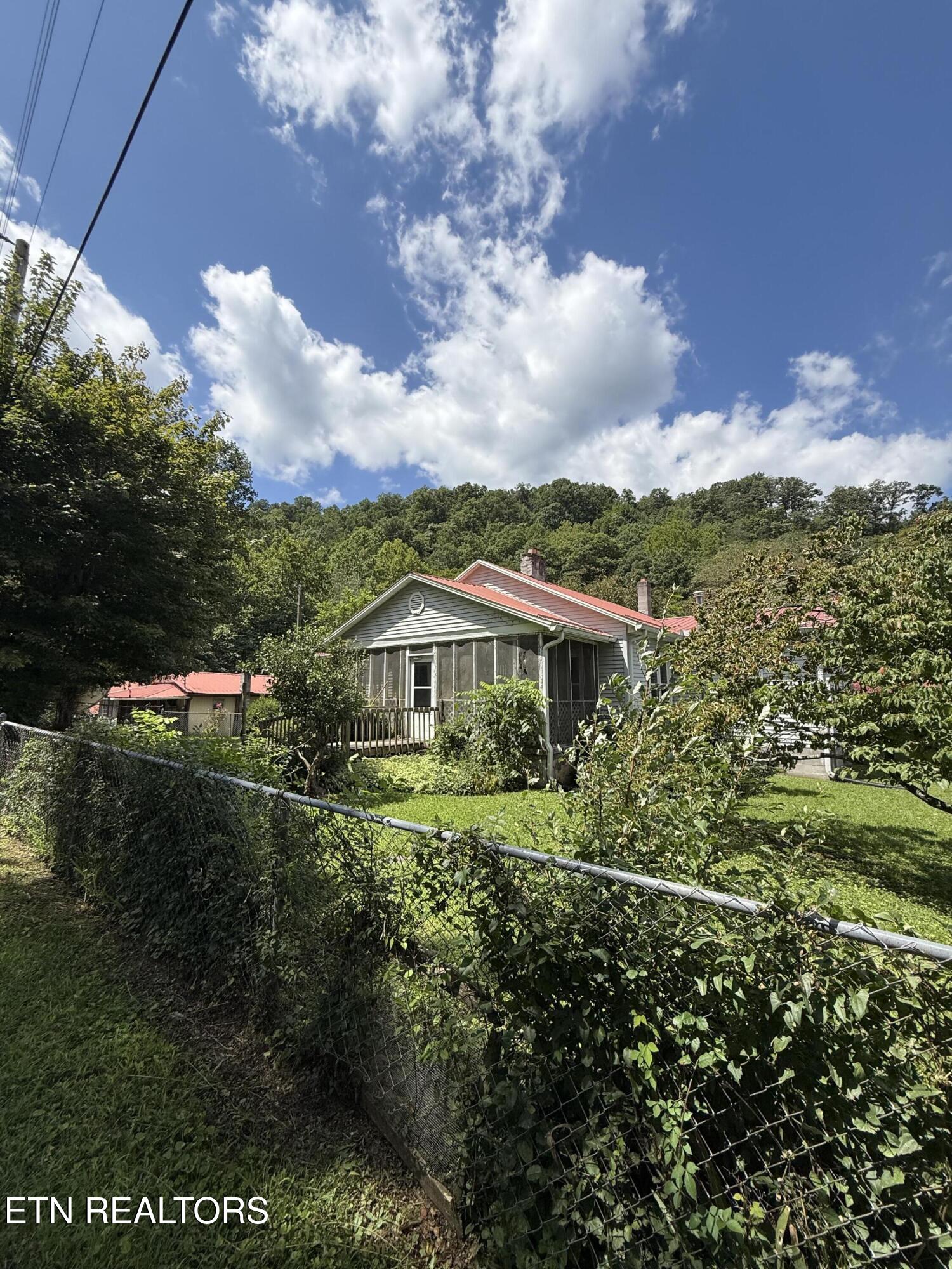 353 Cotula Rd, Duff, TN 37729 — photo 2