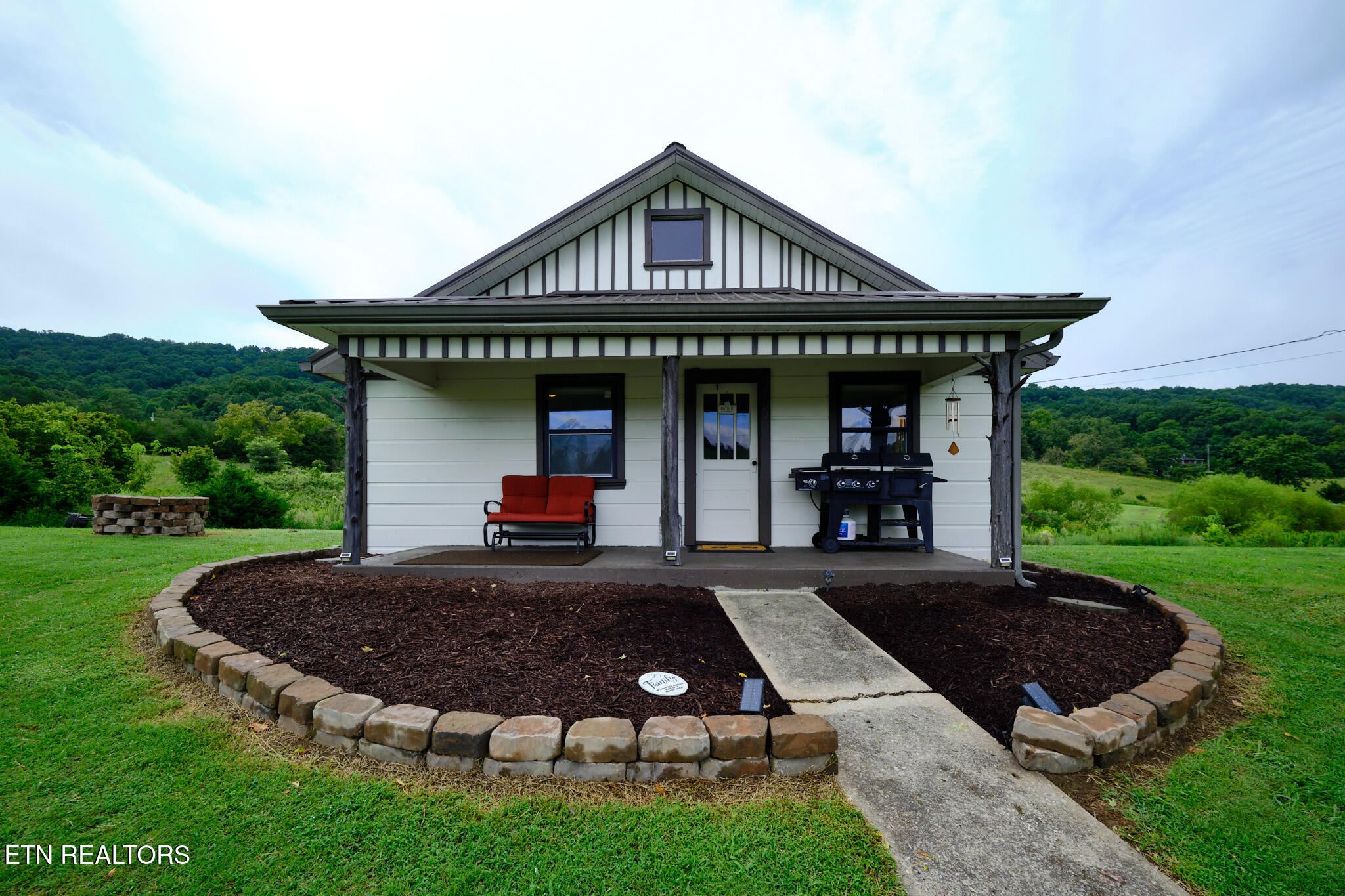 275 Lawson Rd — photo