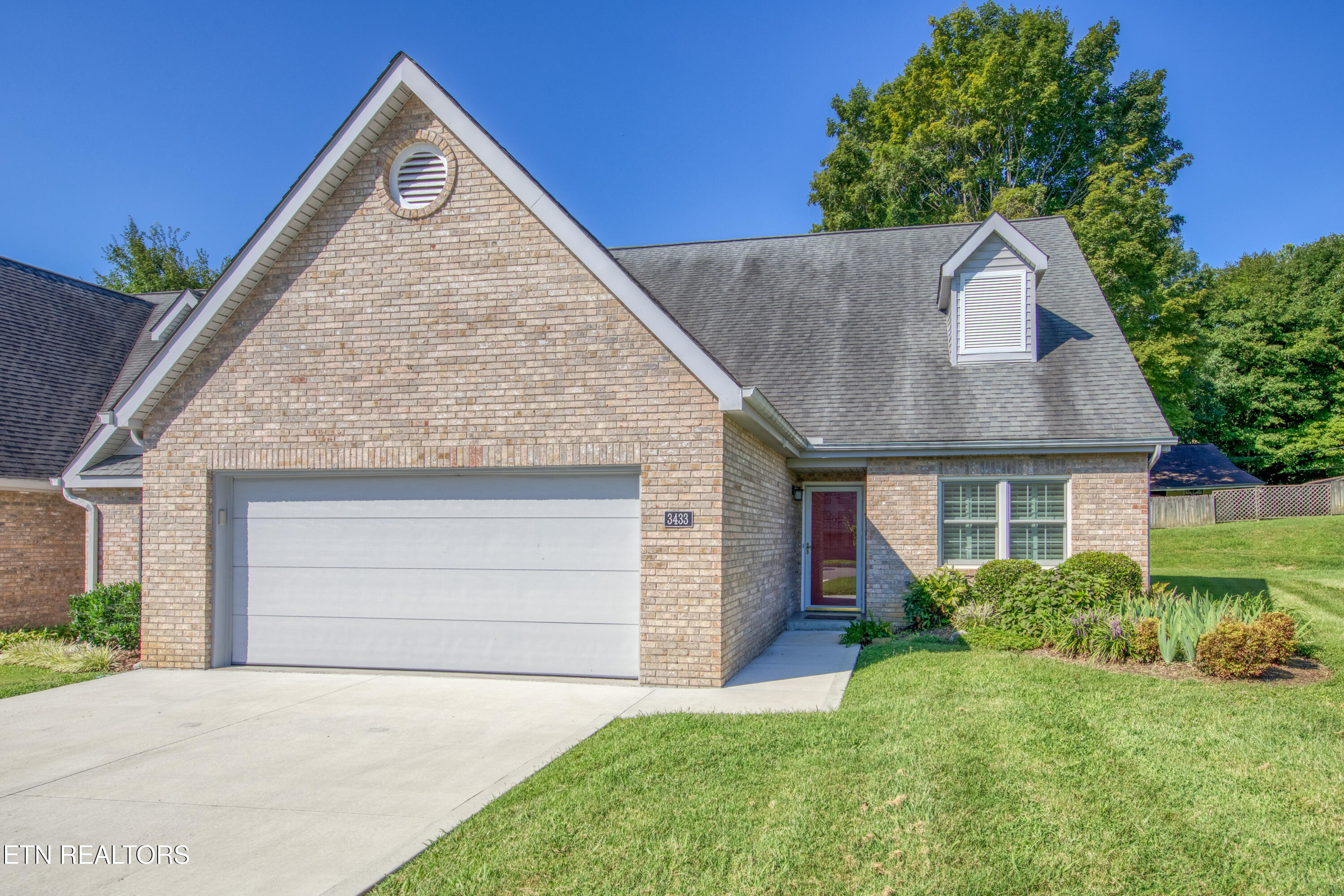3433 Laurel View Rd — photo