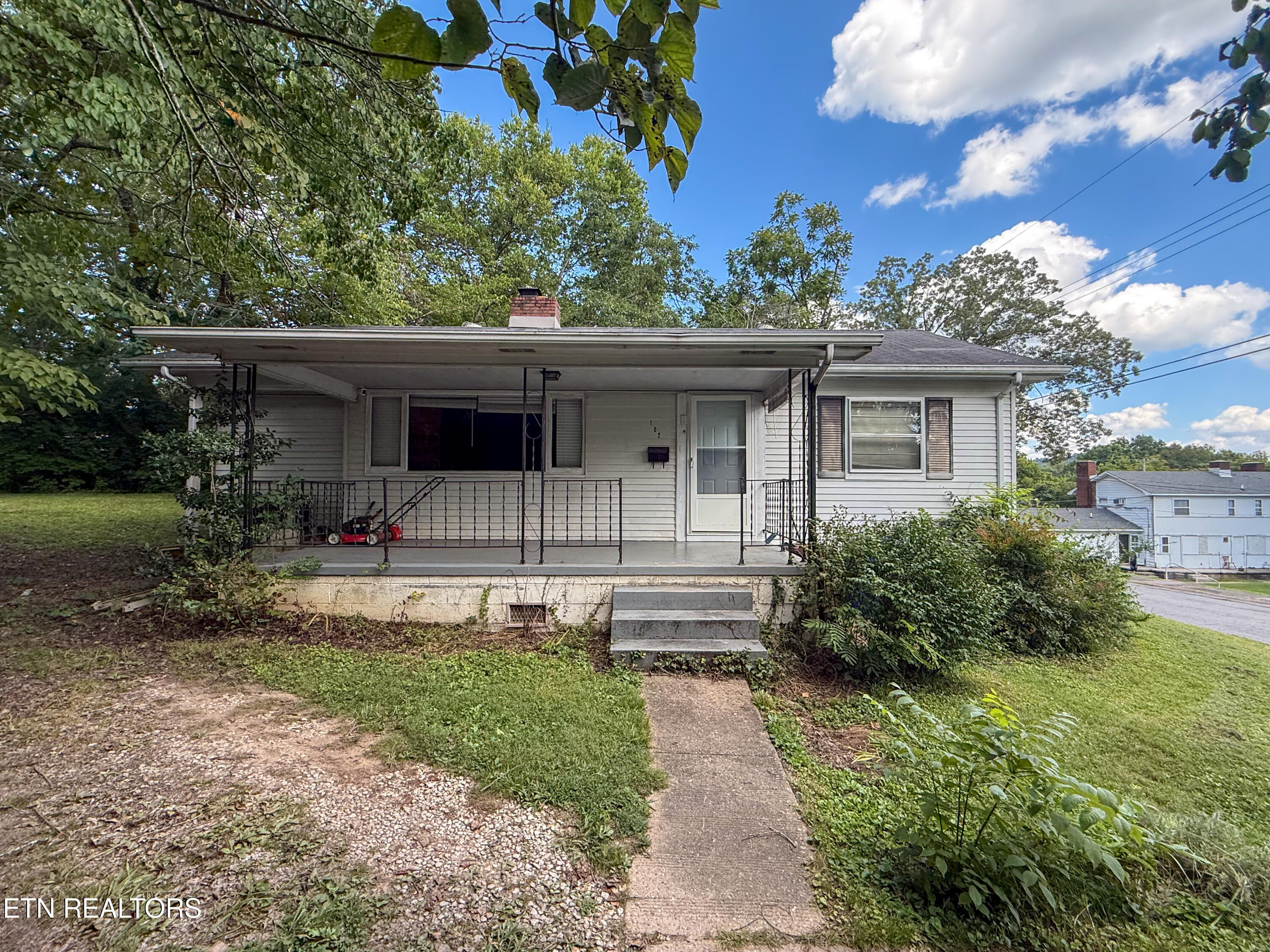 102 W Farragut Rd, Oak Ridge, TN 37830 — photo 2