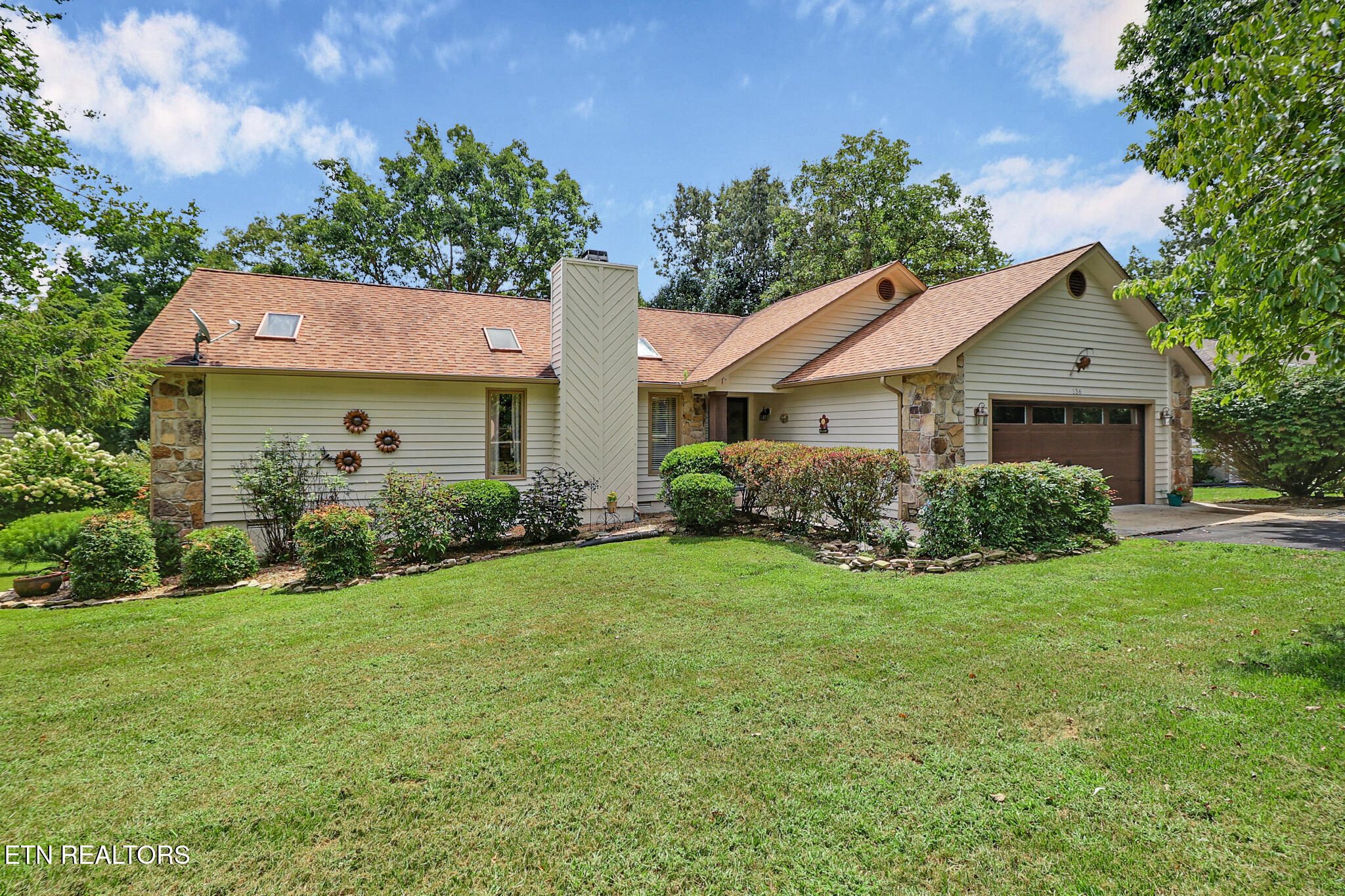 136 Dalefield Loop — photo