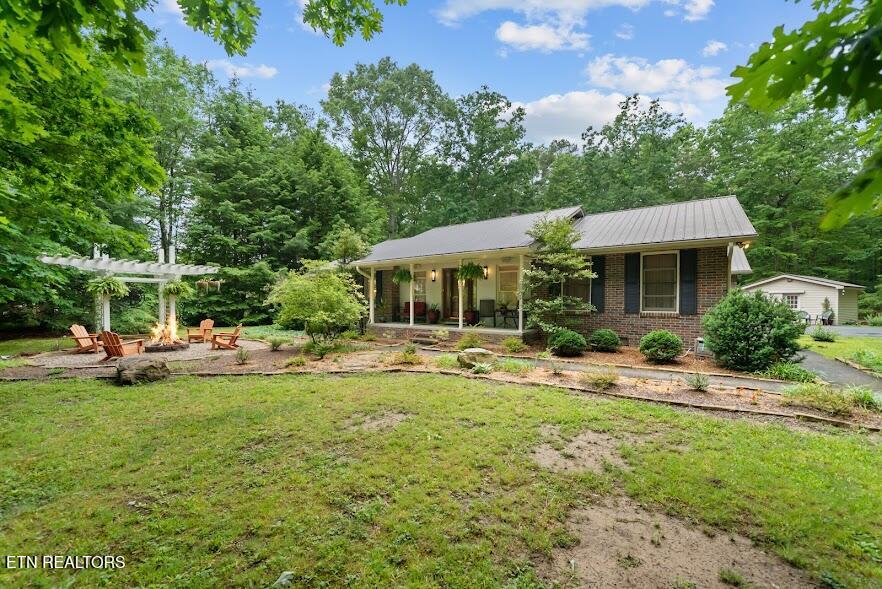 1320 Laurel Way — photo