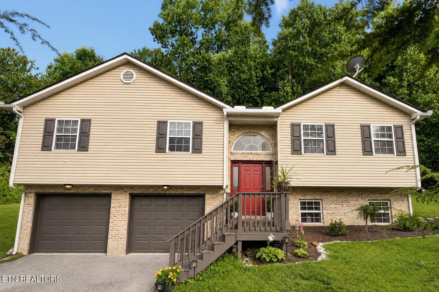 105 Cedar Circle — photo