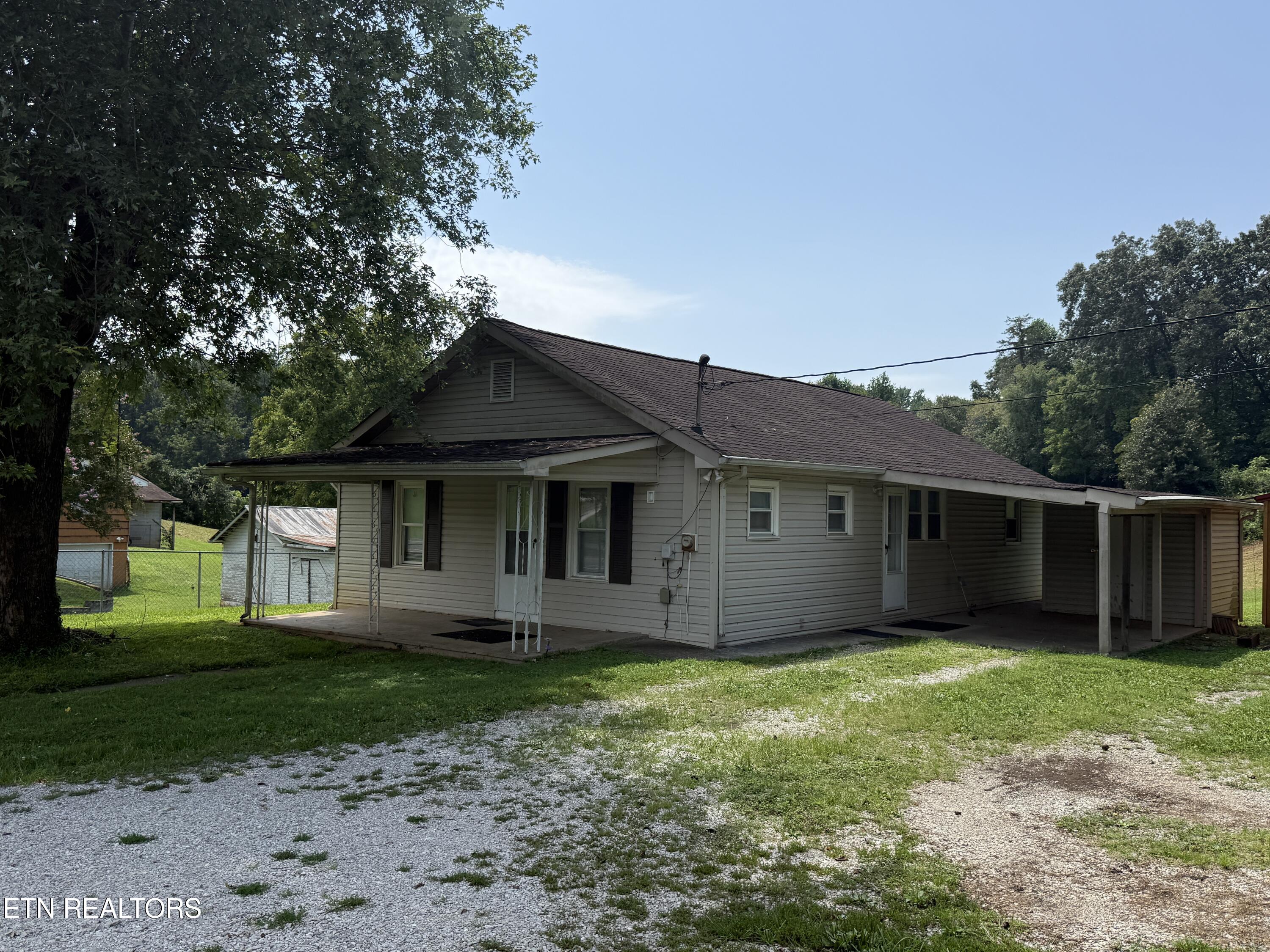 807 New Clear Branch Rd — photo