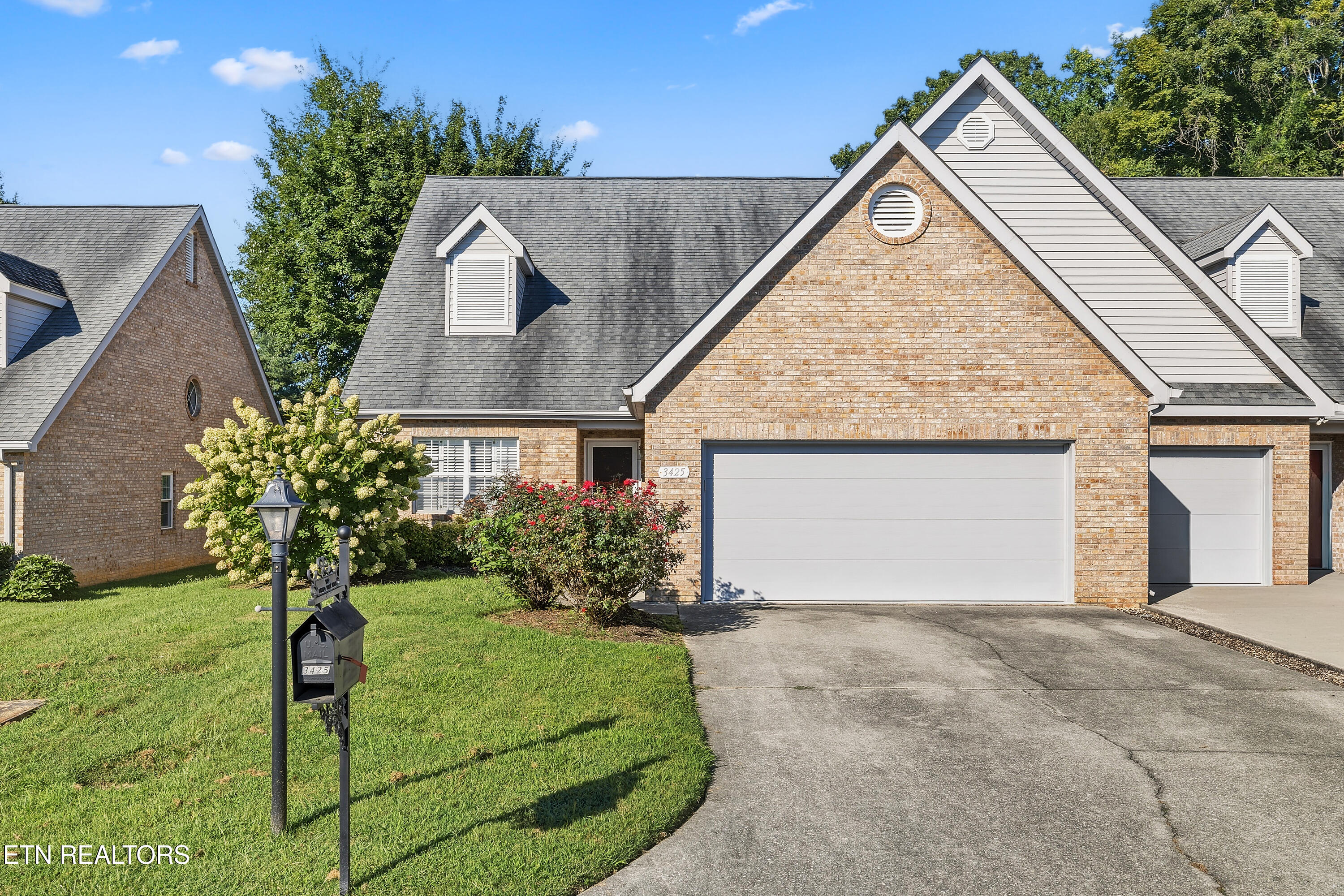 3425 Laurel View Rd — photo