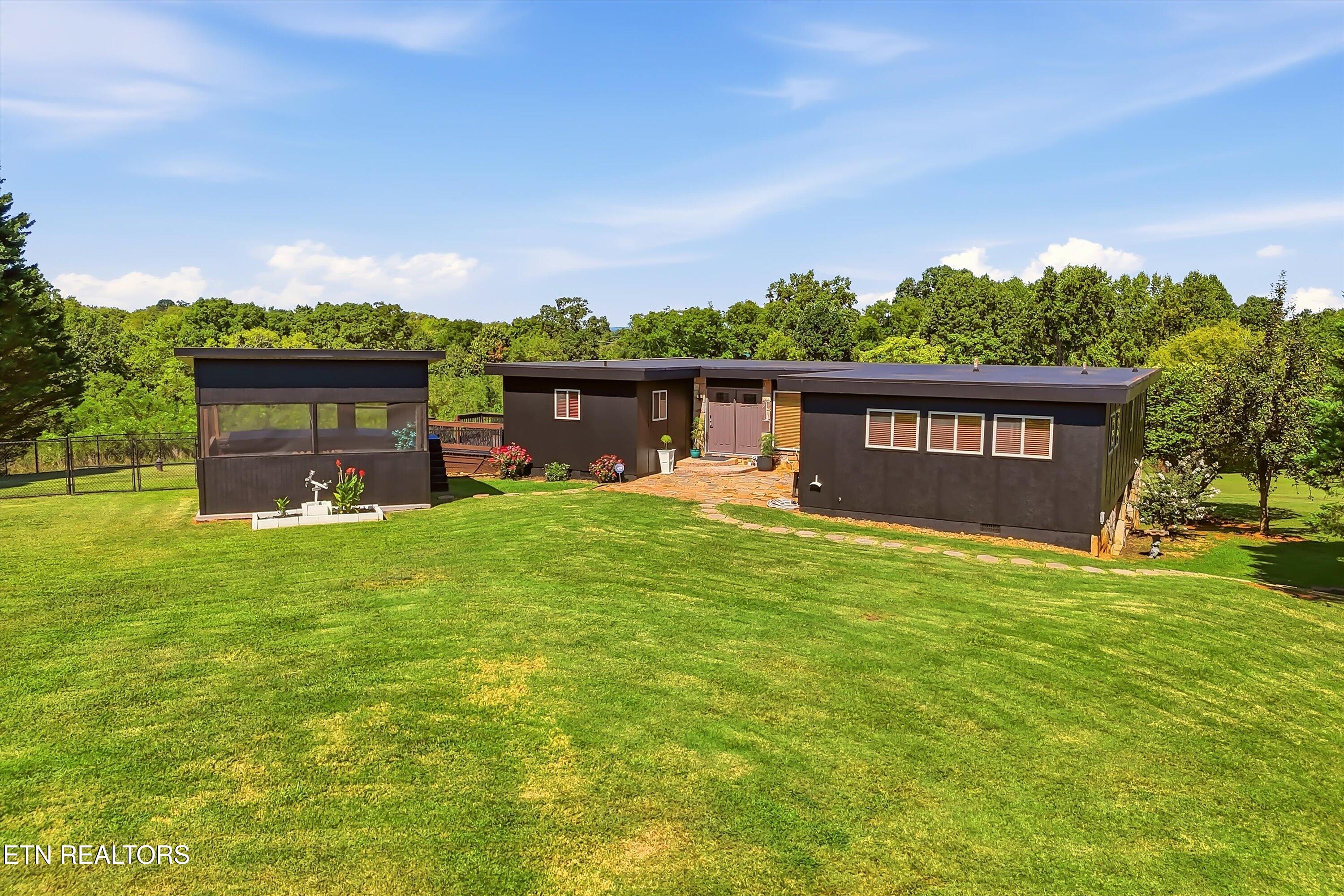 683 Clearview Drive — photo