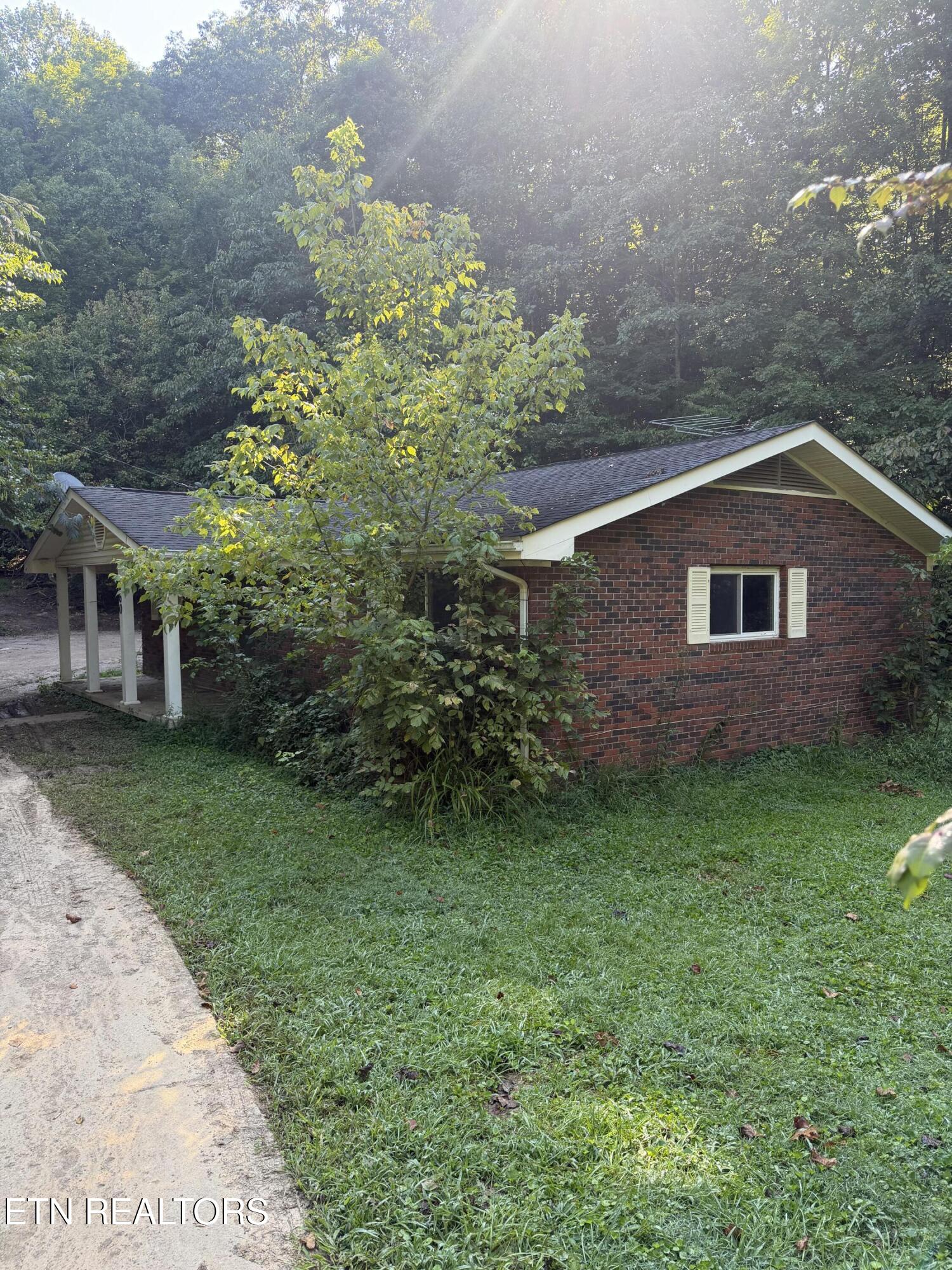 260 Dark Hollow Rd — photo