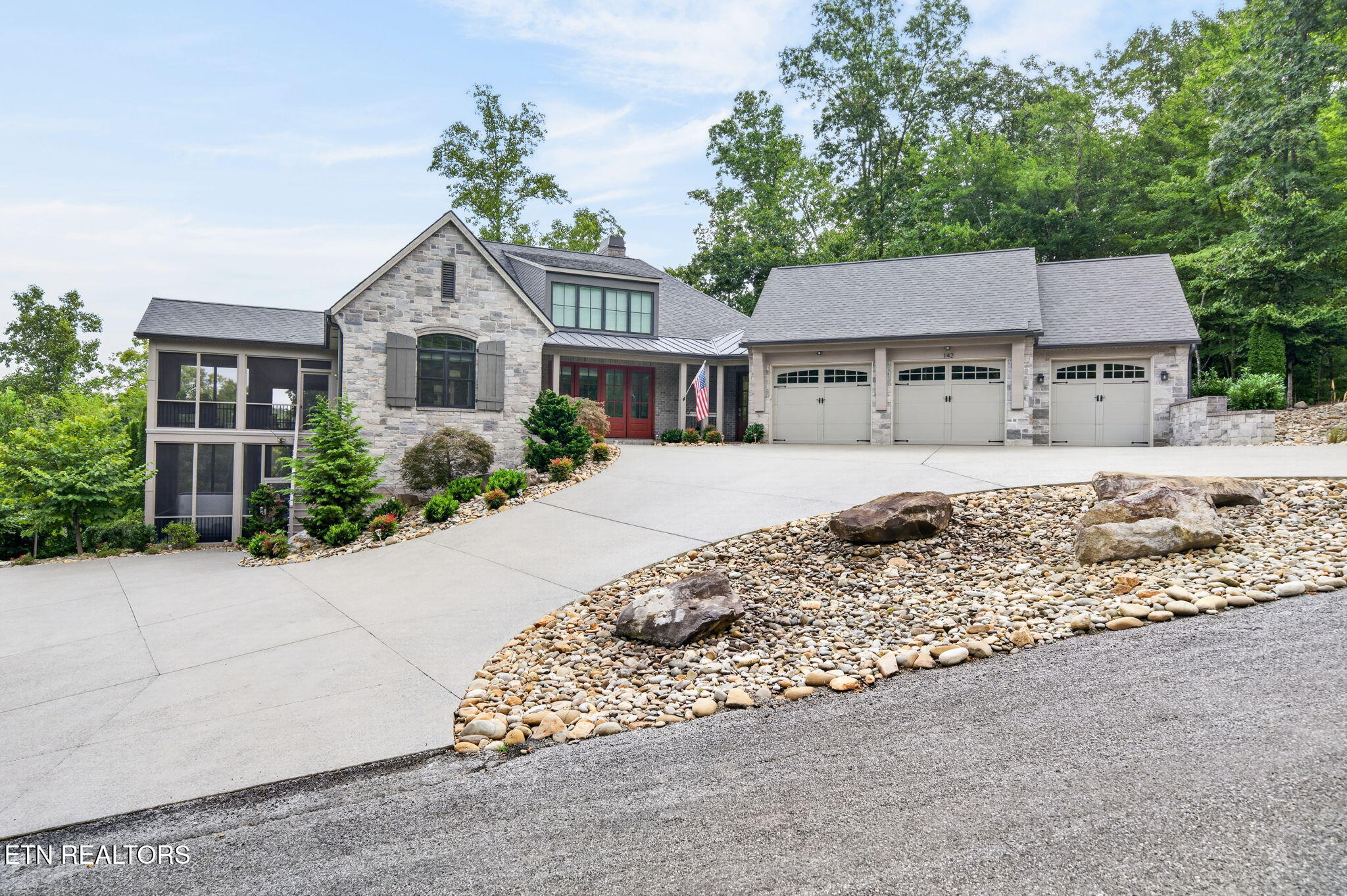 142 Pineridge Loop — photo