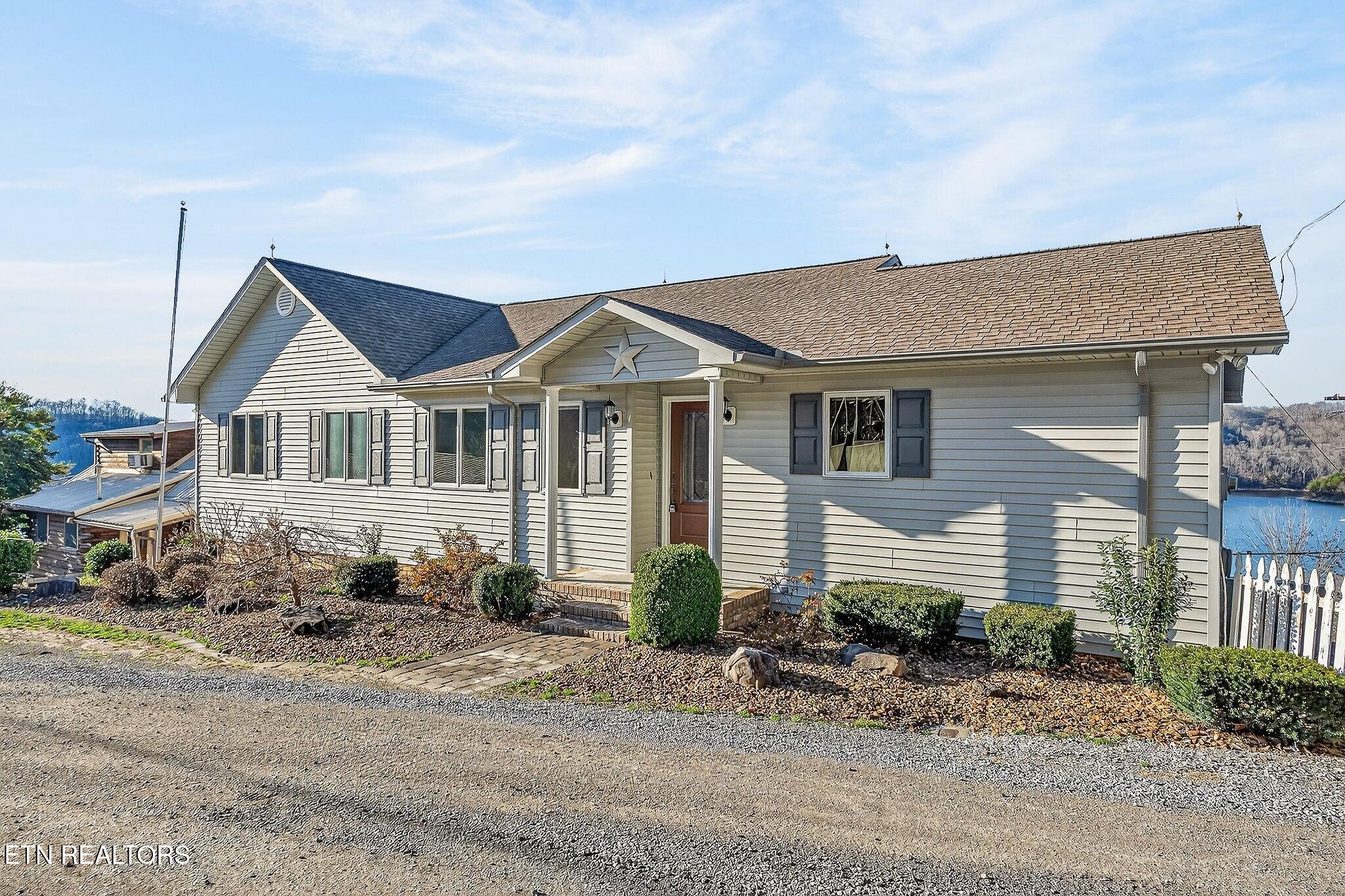 1634 Falling Water Rd — photo