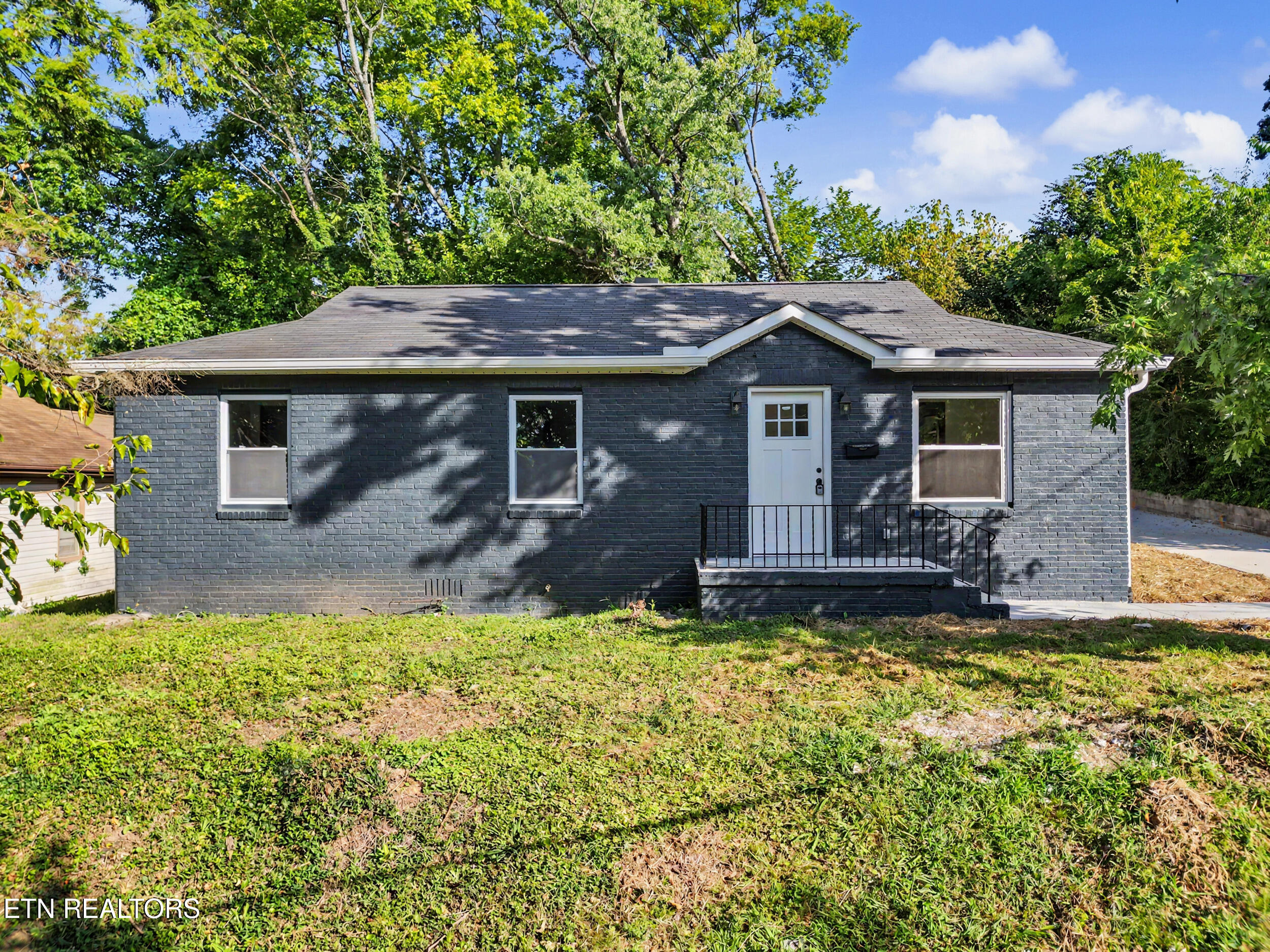 1419 Lawson Ave — photo