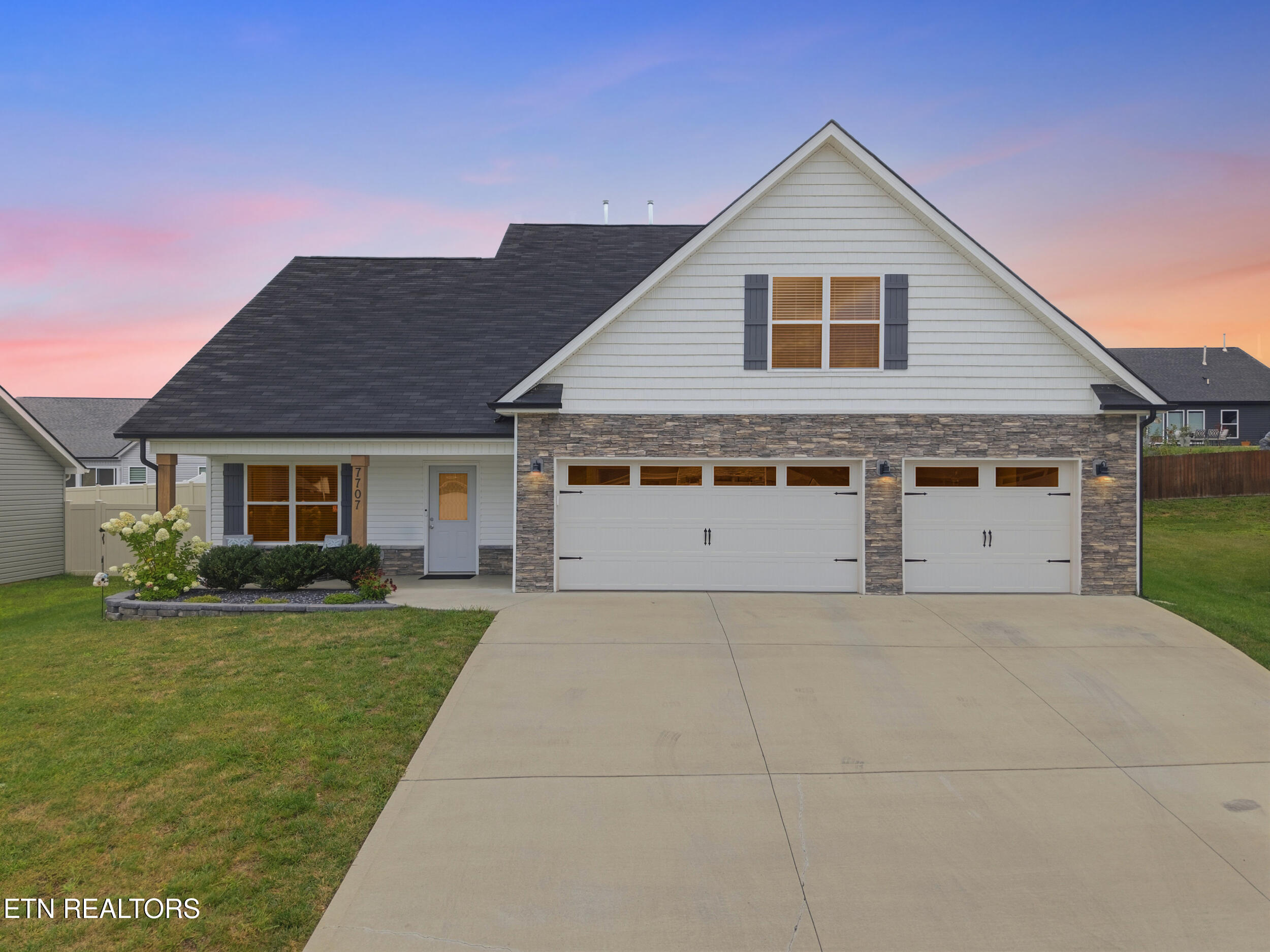 7707 Mossy Landing Lane — photo
