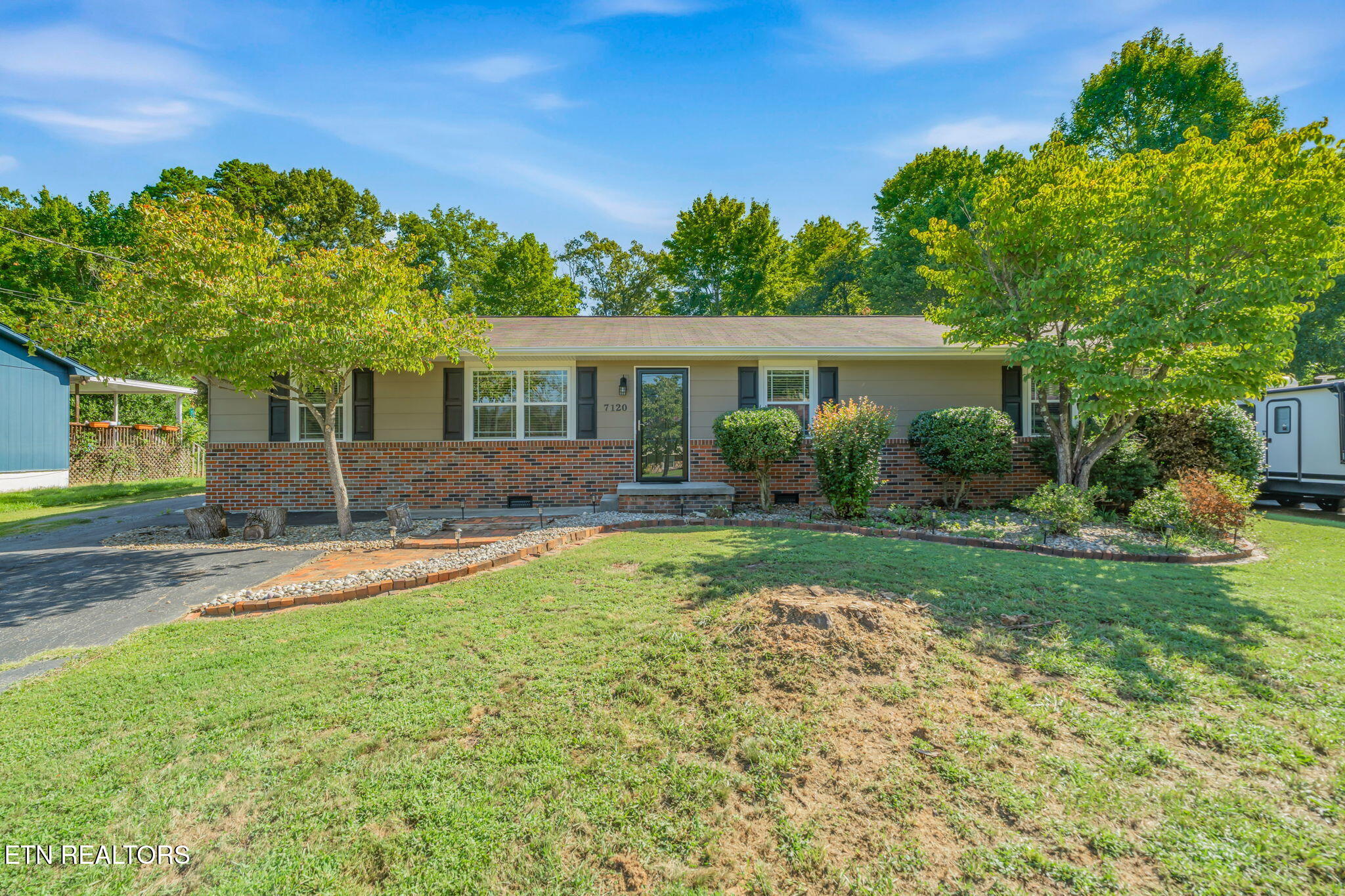 7120 Hurst Lane — photo