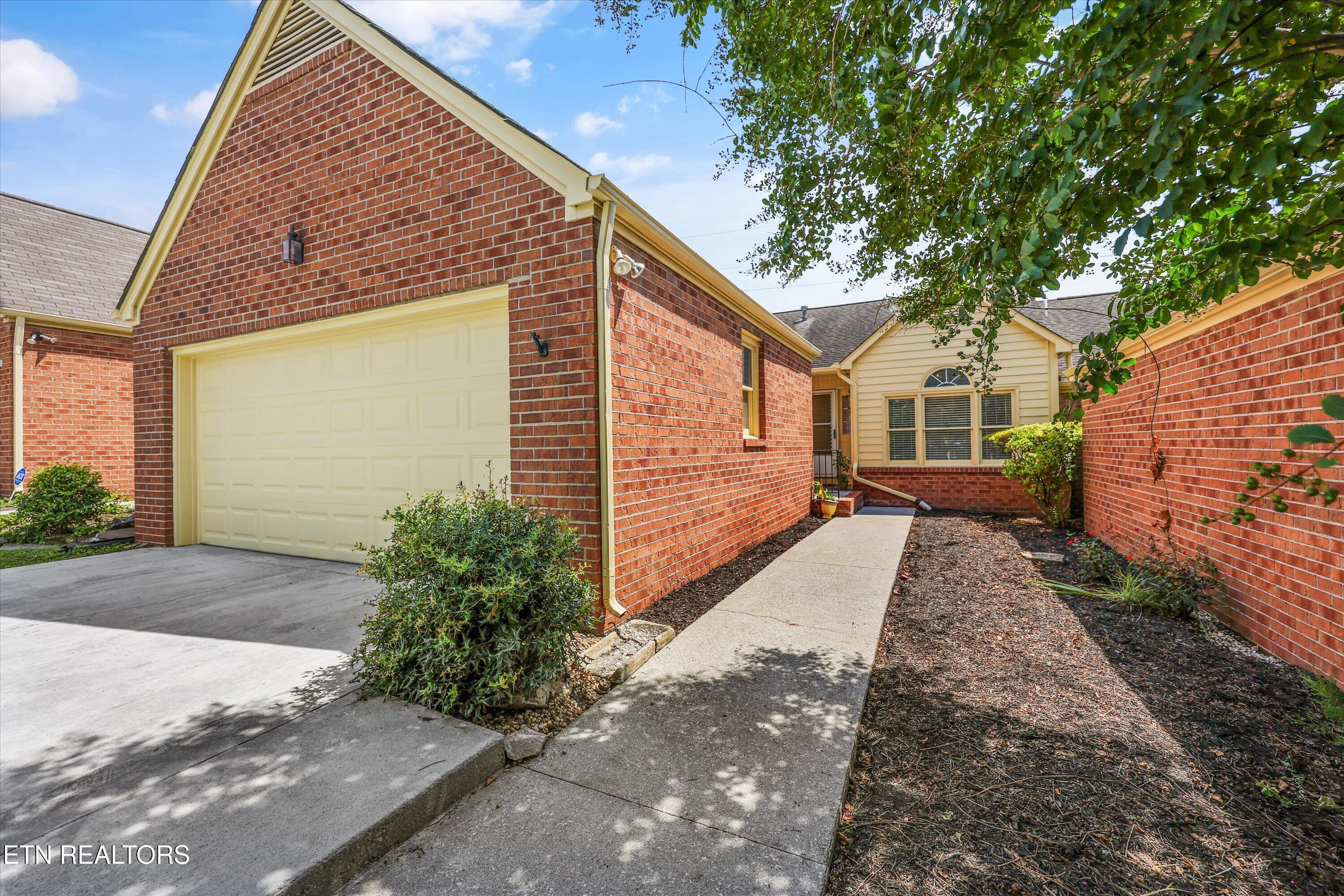 8430 Woodbend Tr — photo
